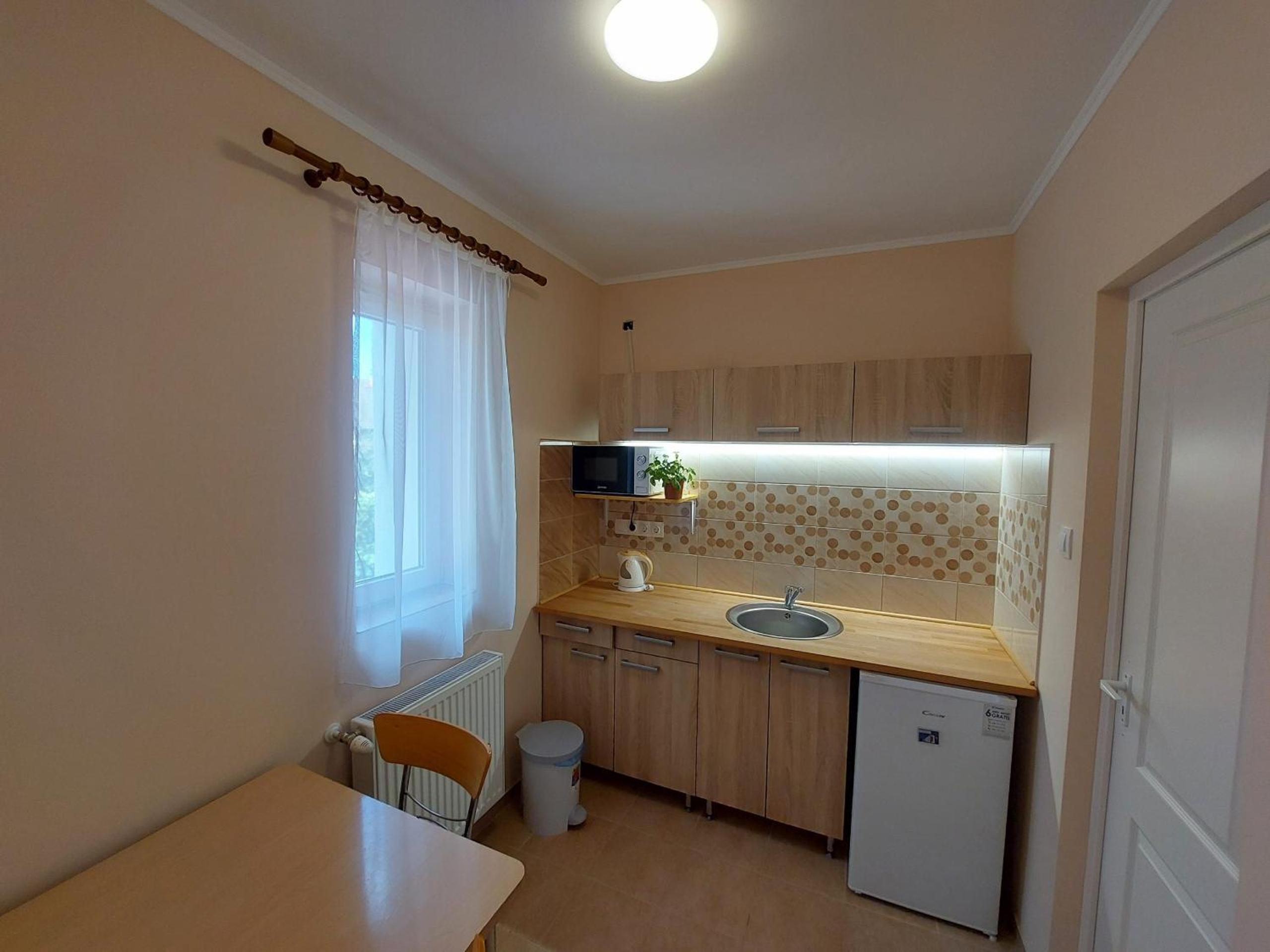 Six-Bedroom House photo 2