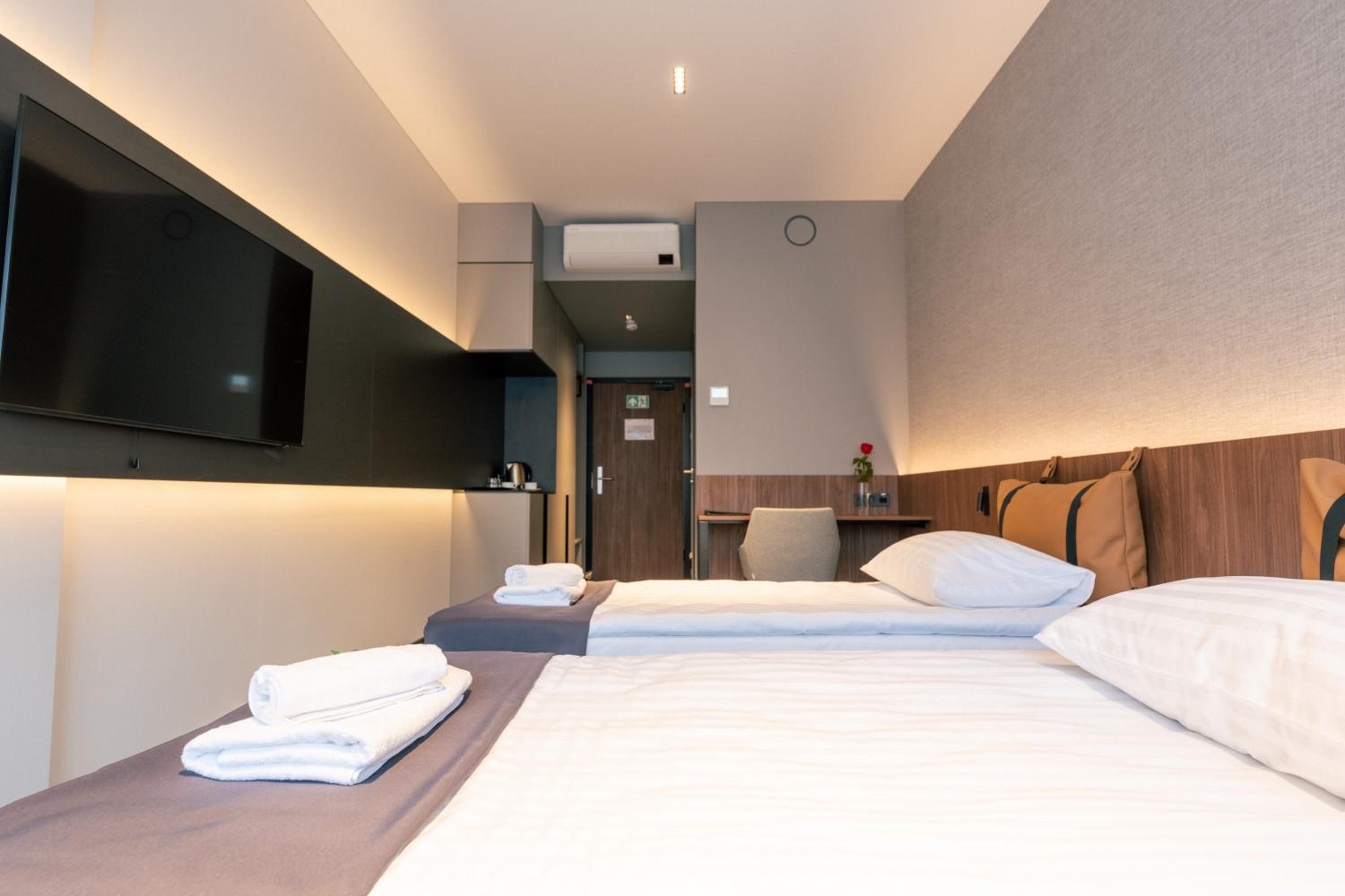 Standard Twin Room - Photo 5