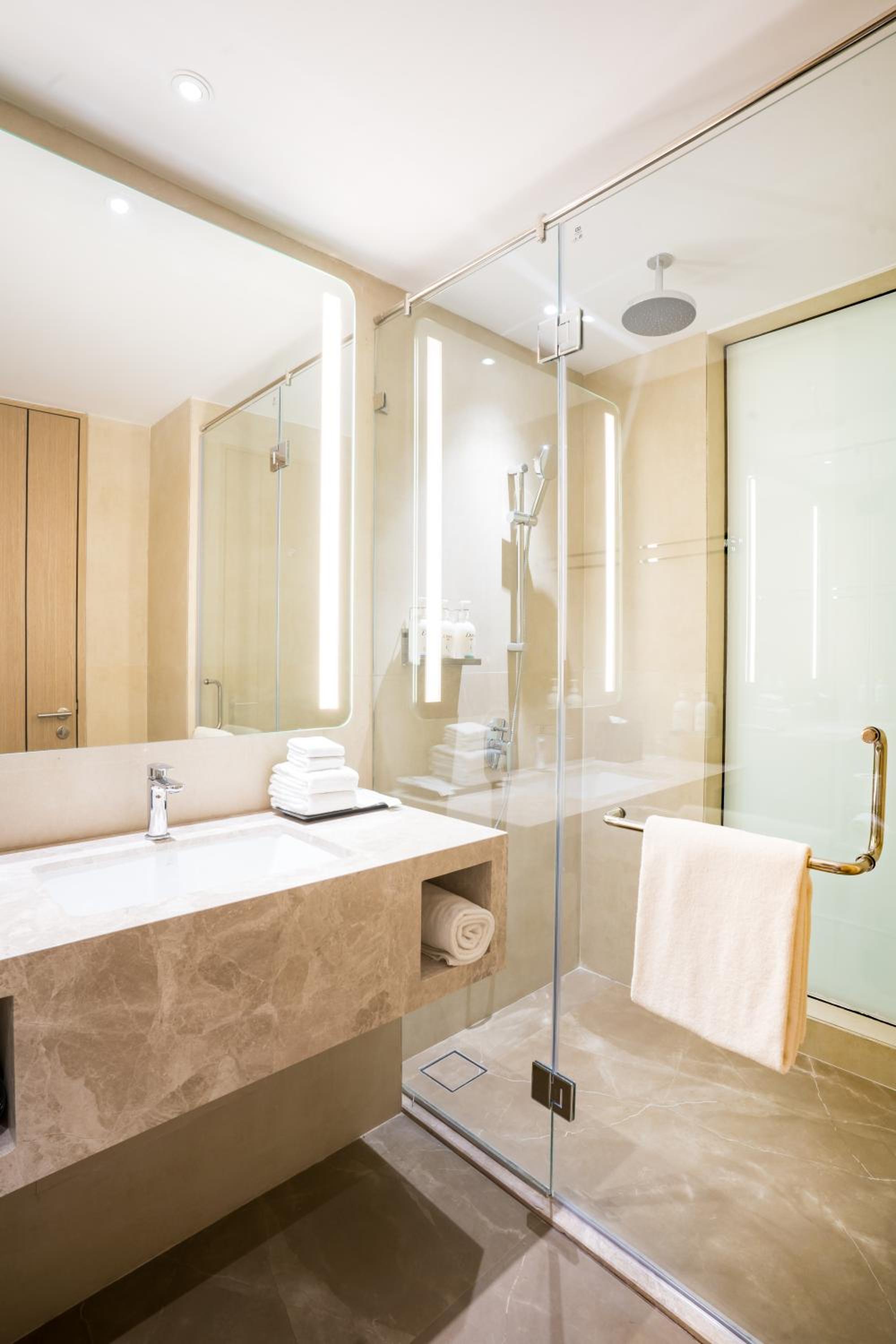 Standard King Room - High Floor - Photo 2