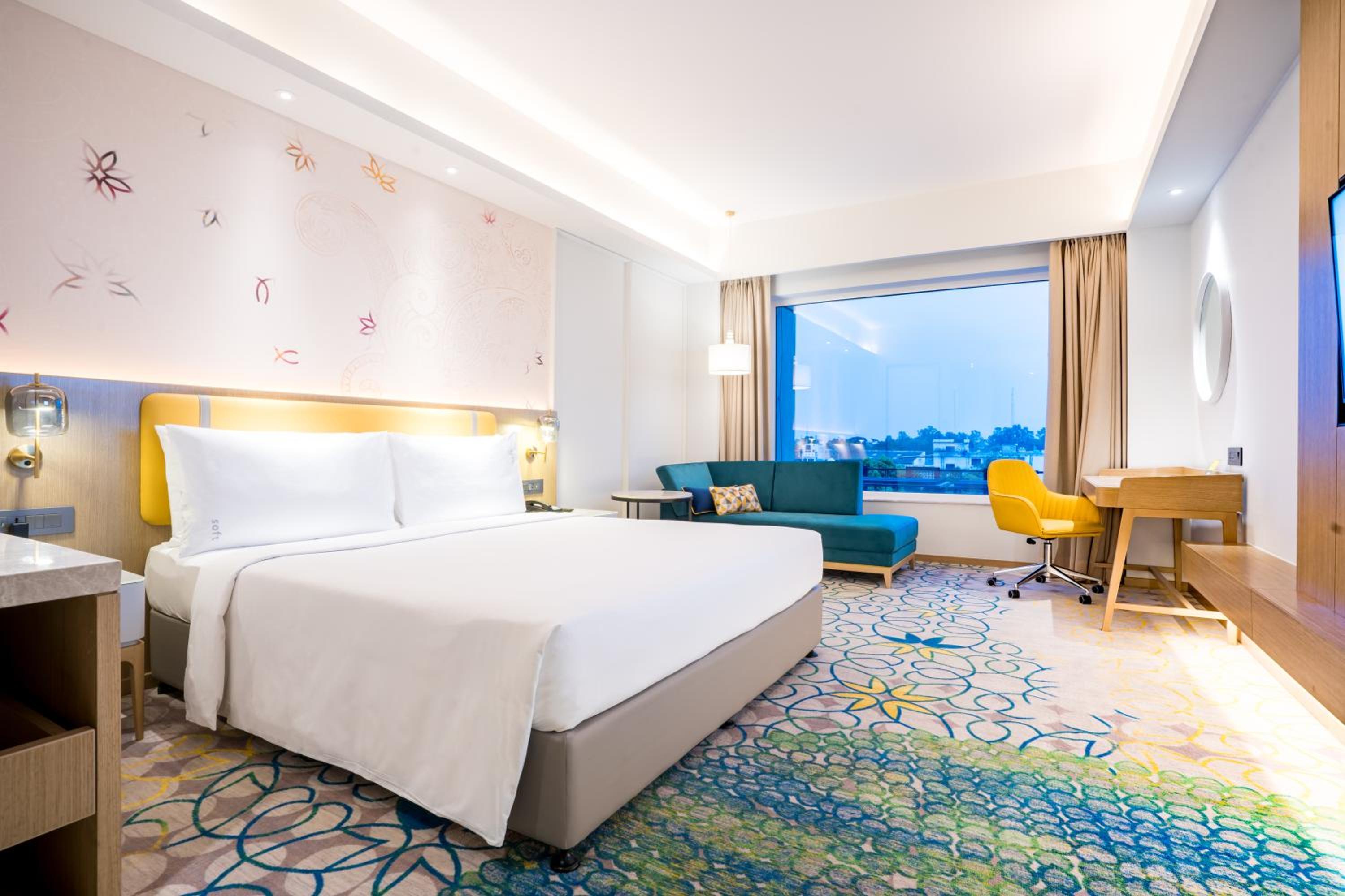 Standard King Room - Photo 5