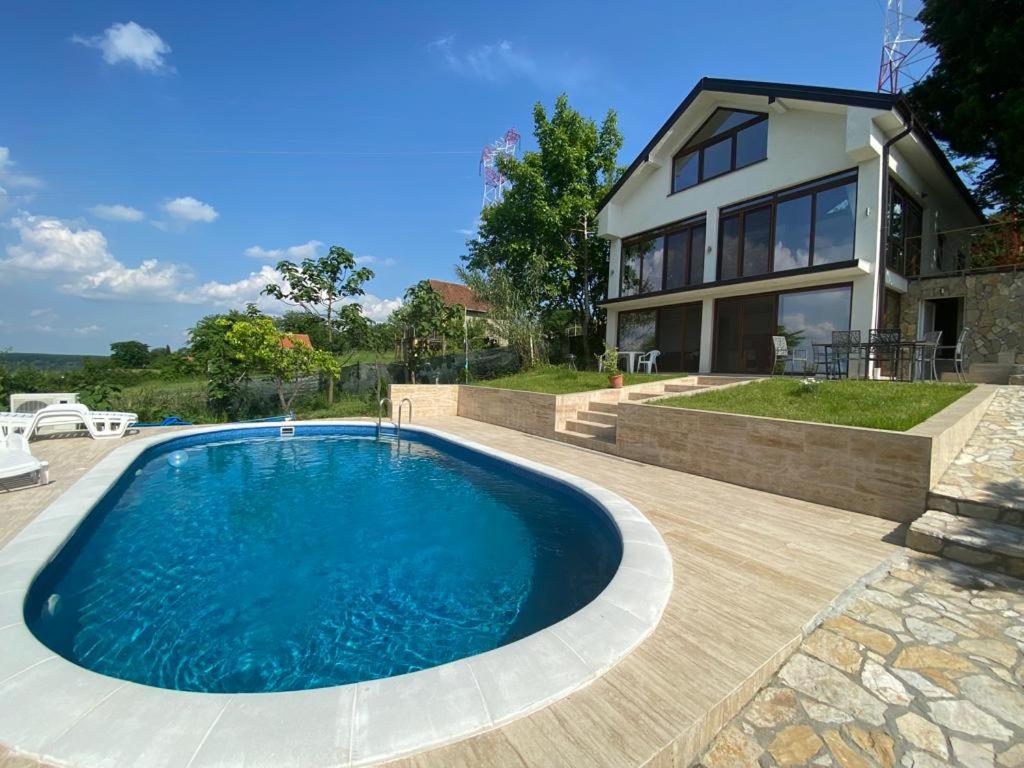 Villa photo 2