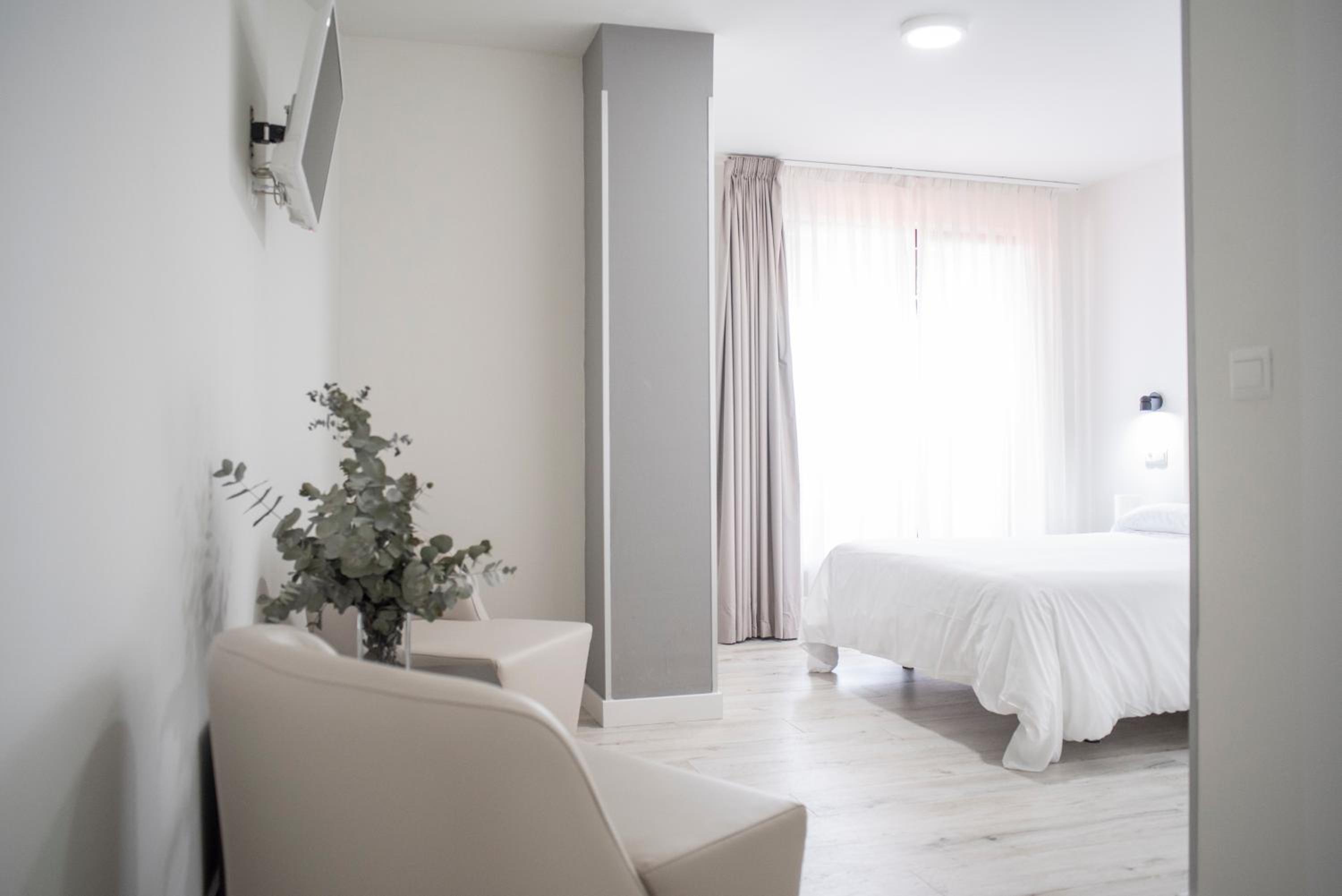 Double or Twin Room with Balcony photo 3