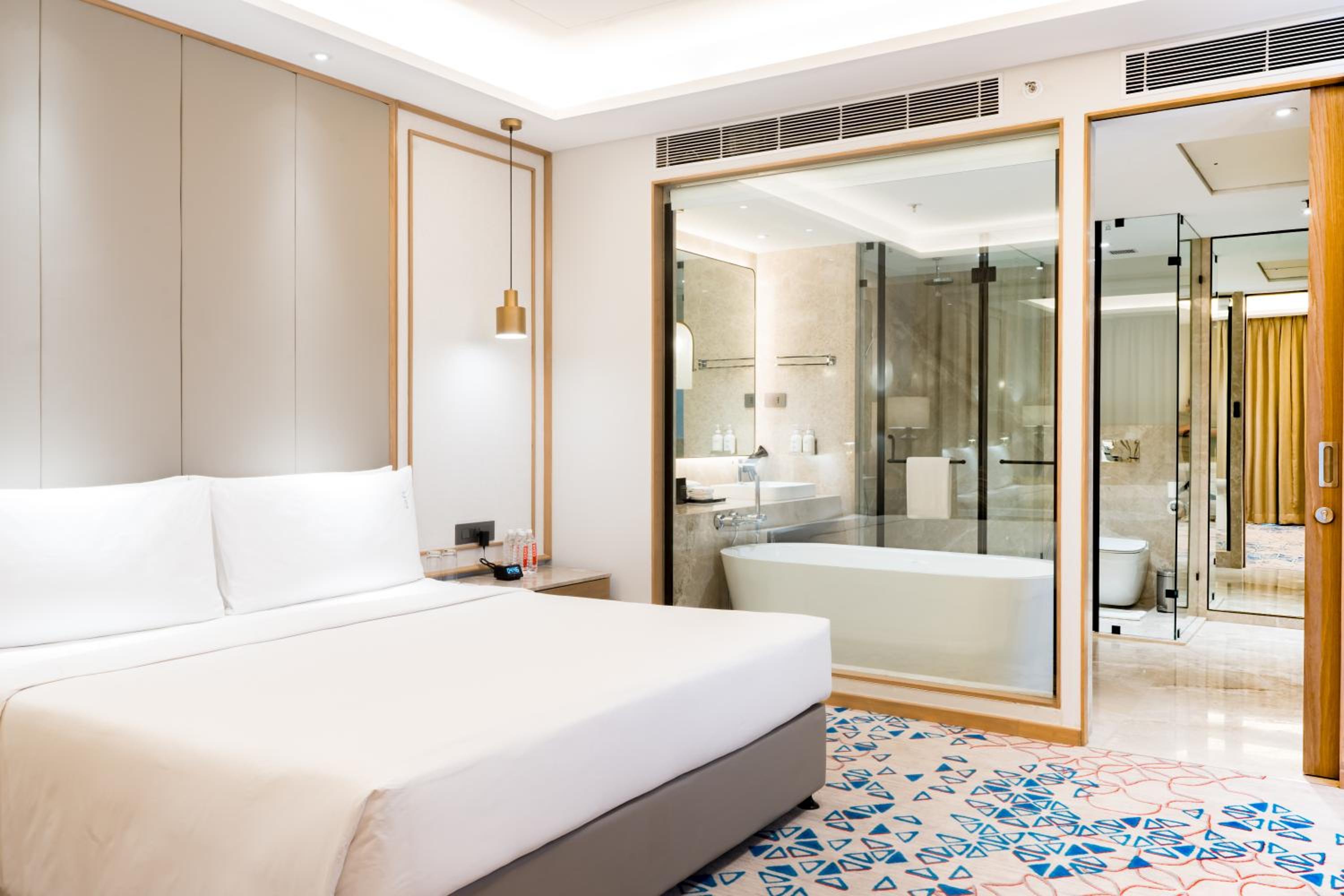 One-Bedroom Suite - Photo 9