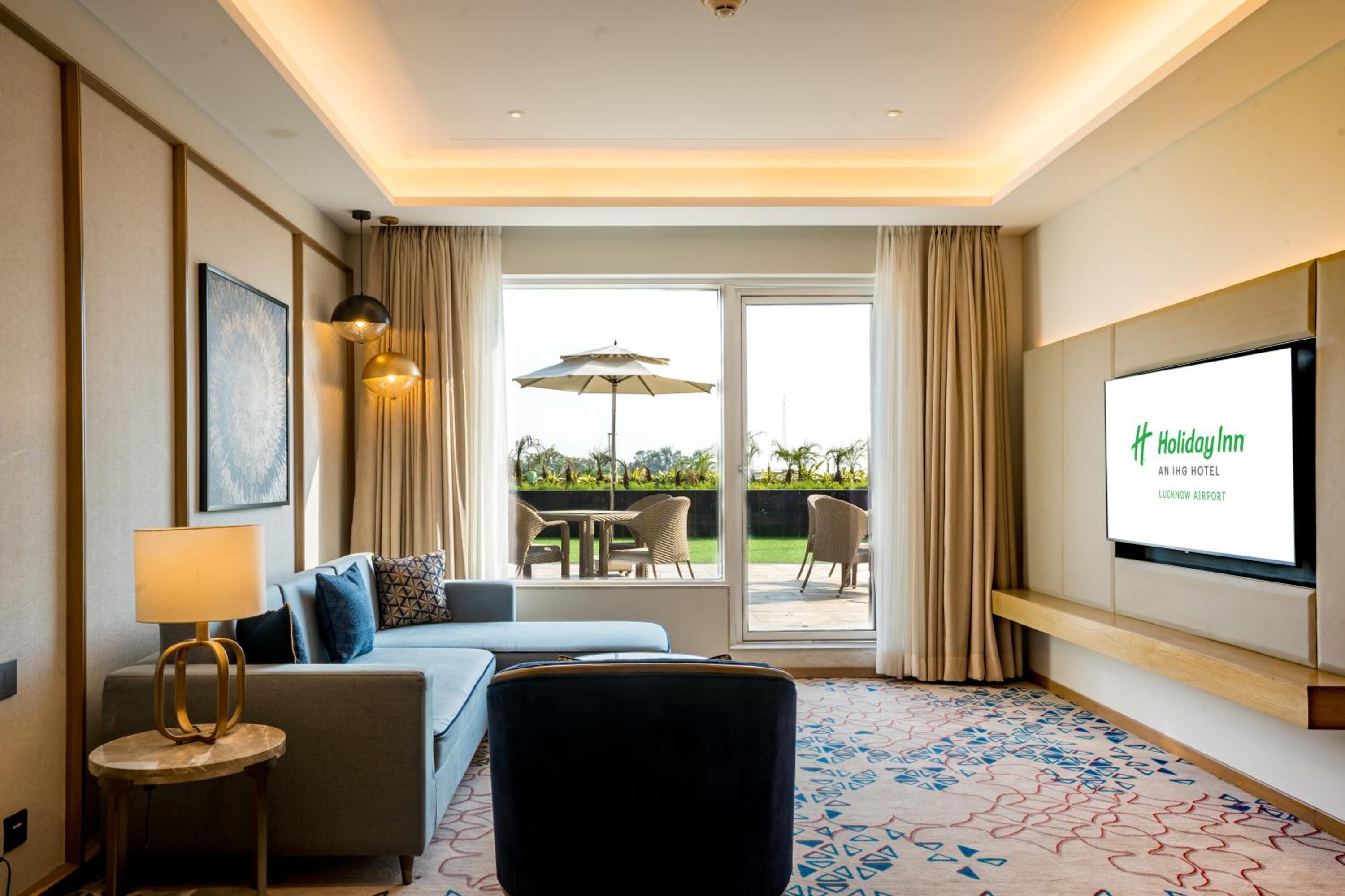 One-Bedroom Suite with Balcony - Photo 12