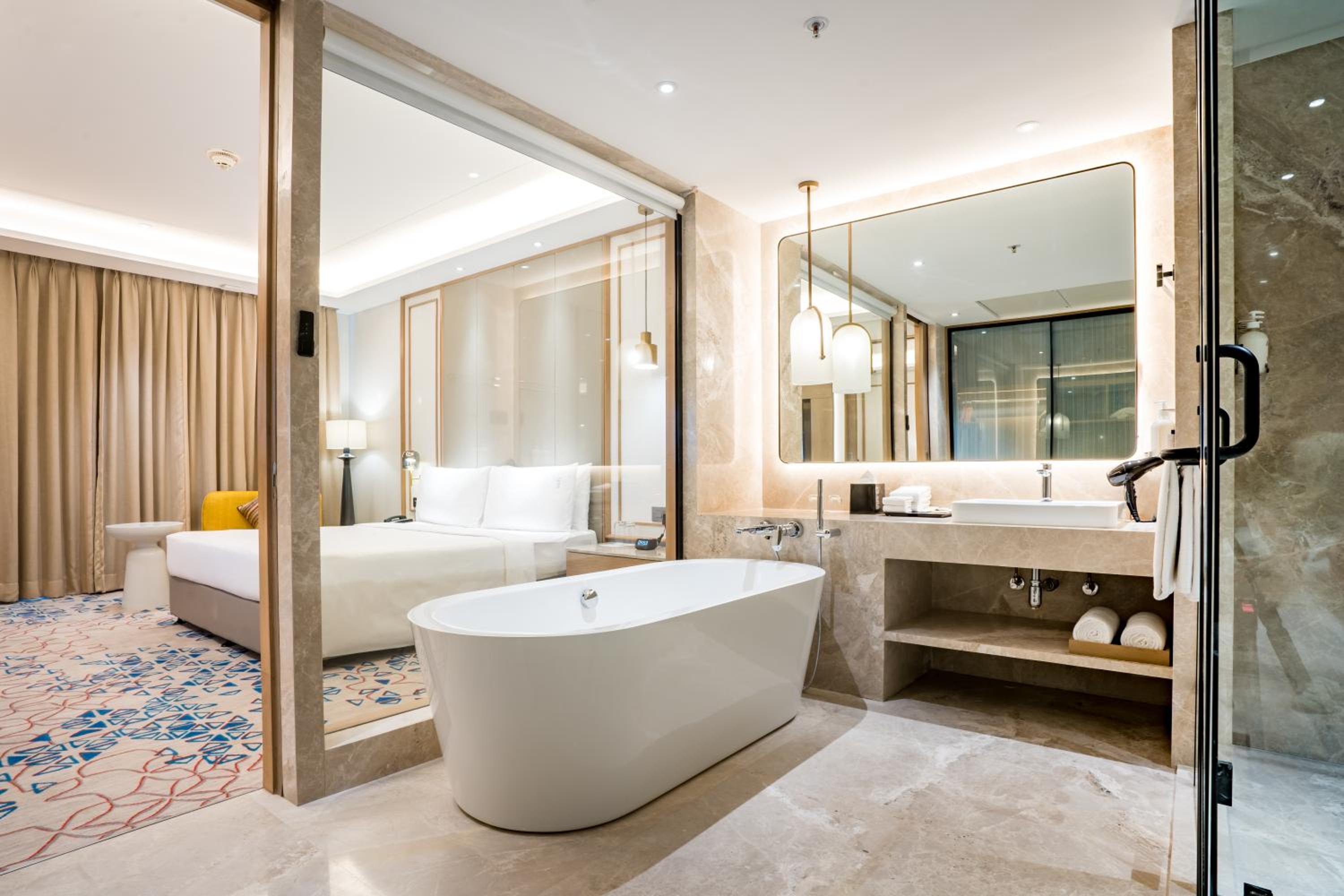 One-Bedroom Suite with Balcony - Photo 11