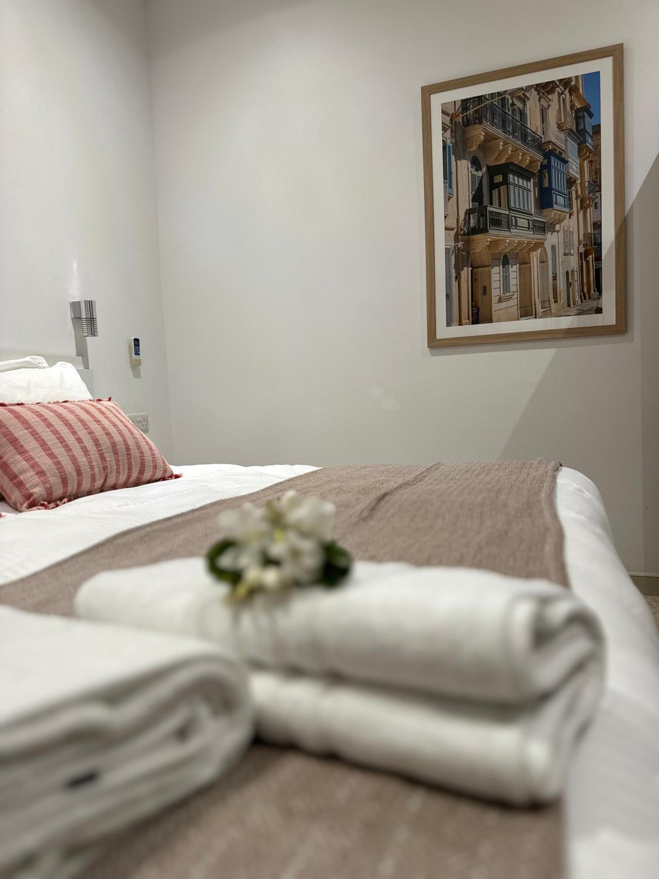Deluxe Double Room with Balcony and Sea View photo 2