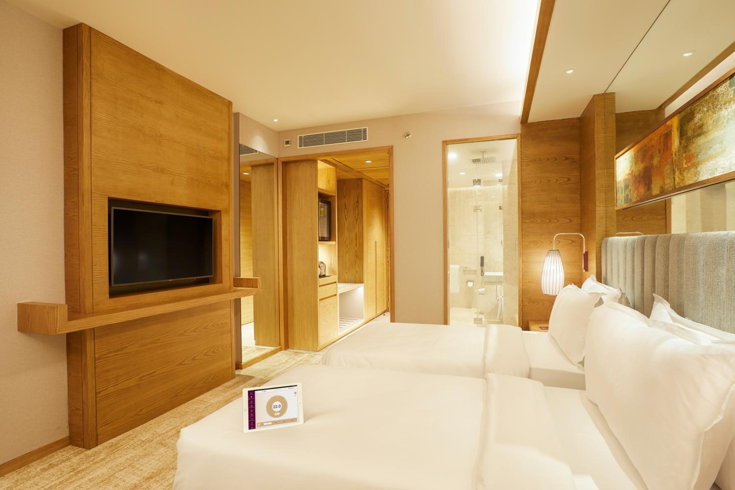 Premier Room thumbnail 5