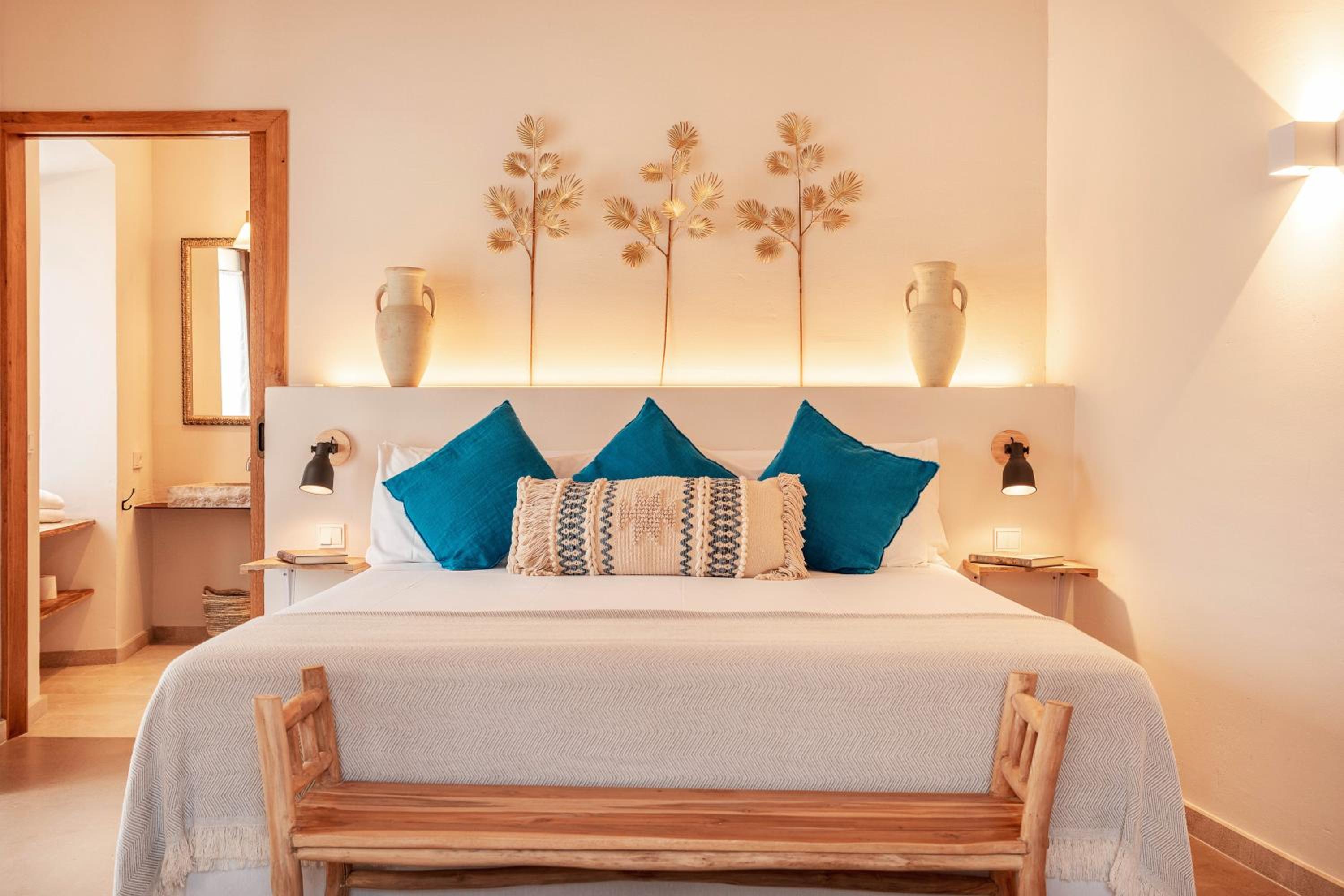 Deluxe Queen Suite - Photo 1