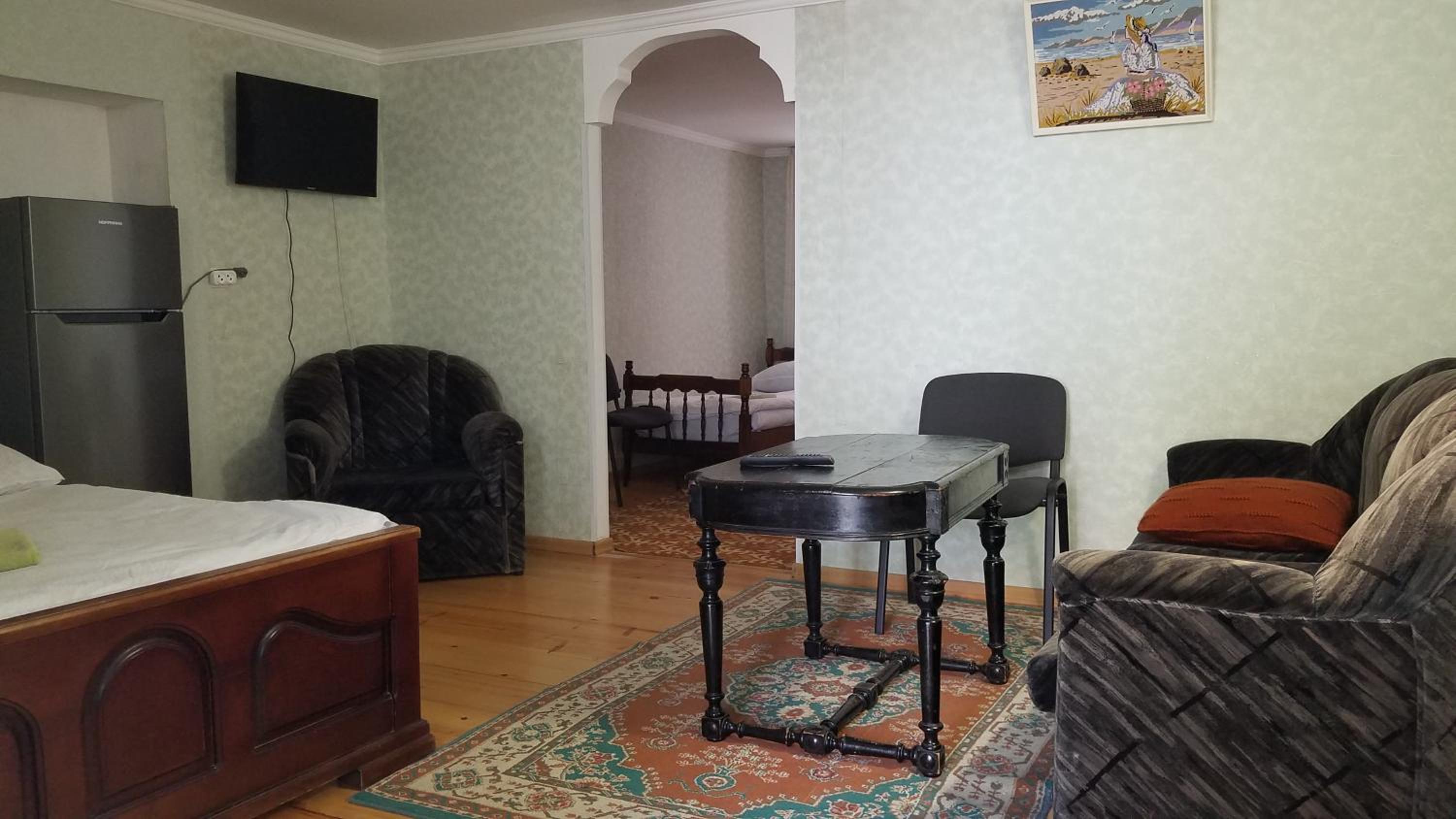 Superior Family Room photo 1