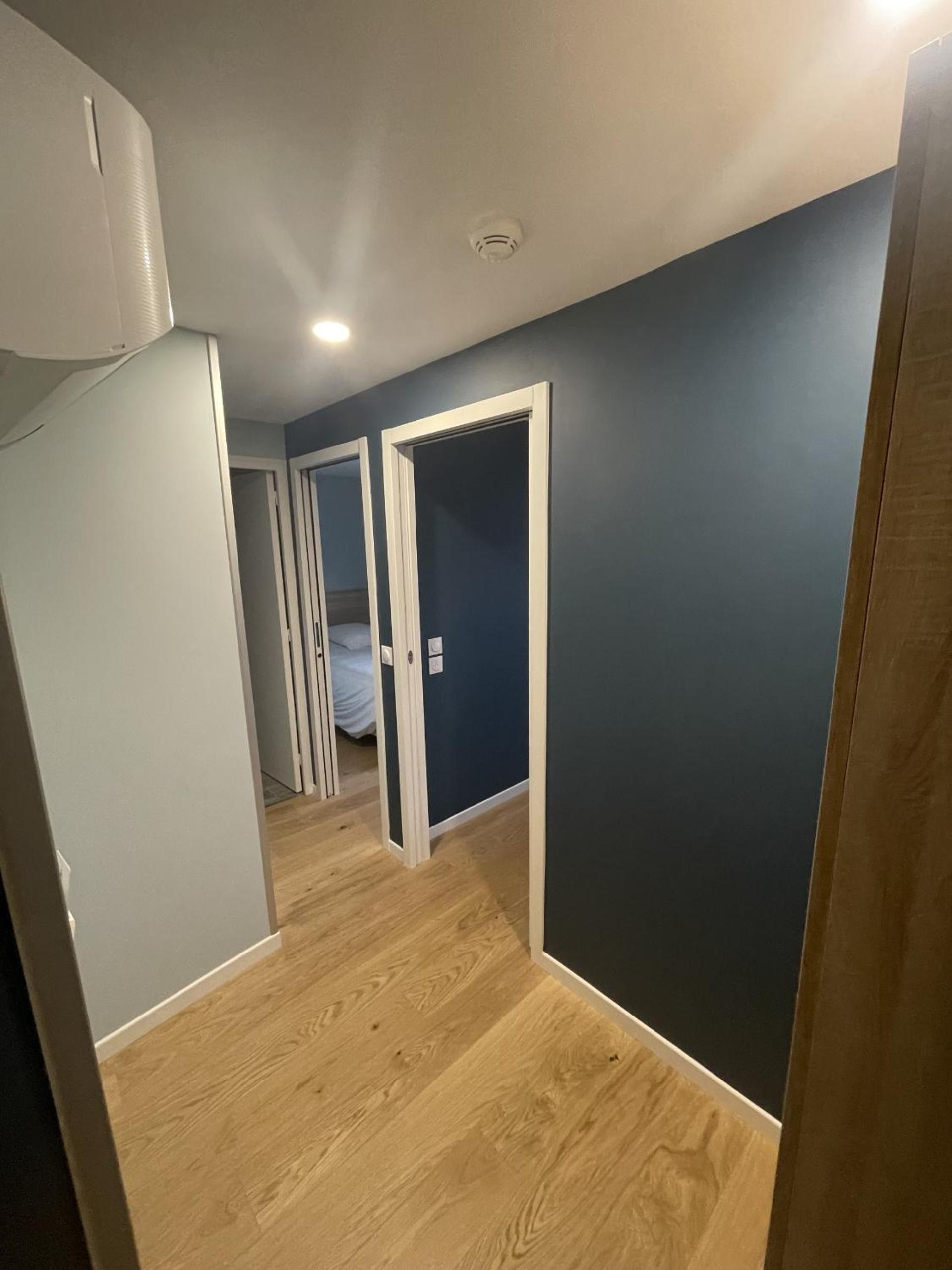 One-Bedroom Apartment photo 2