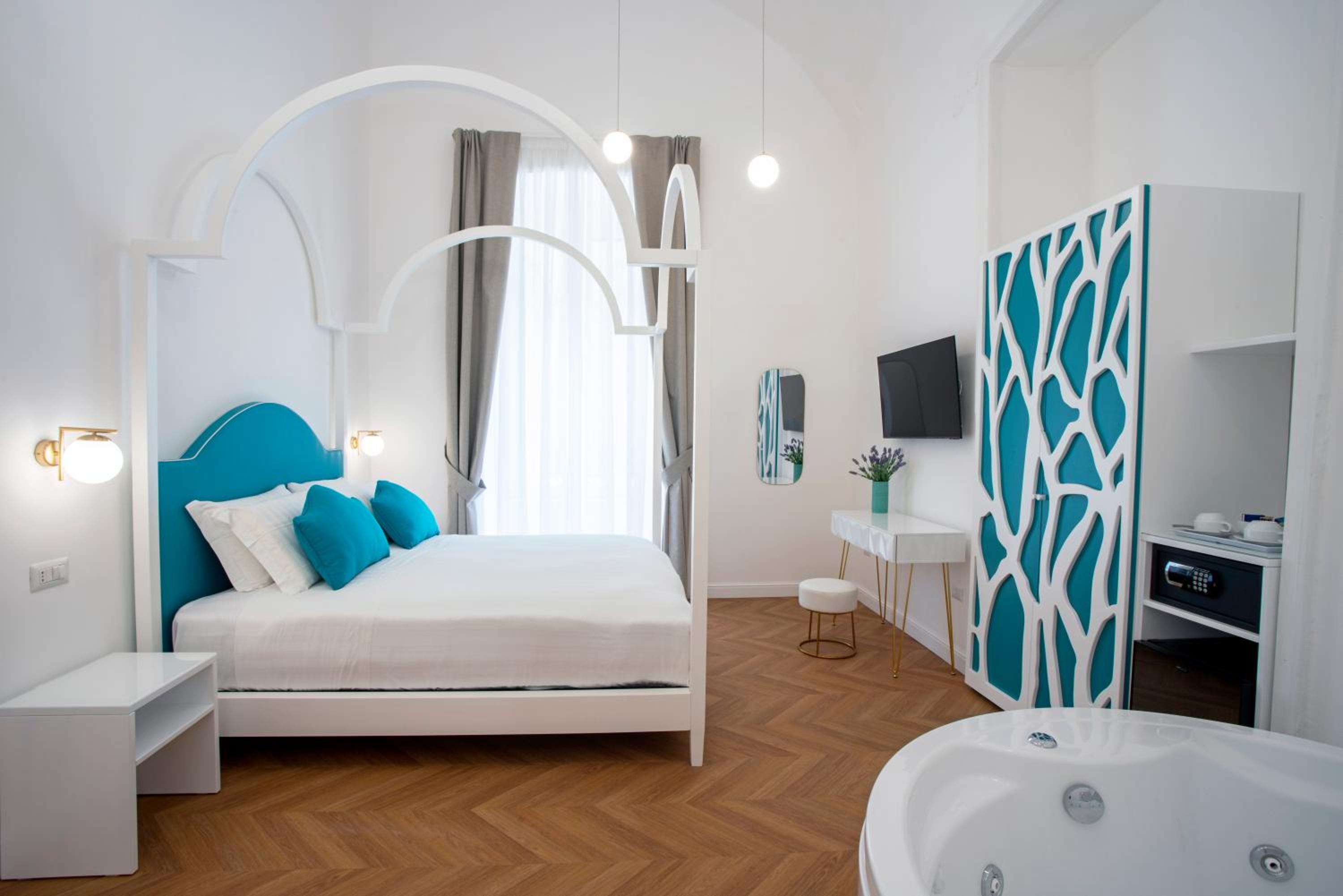 King Room with Spa Bath - Photo 3
