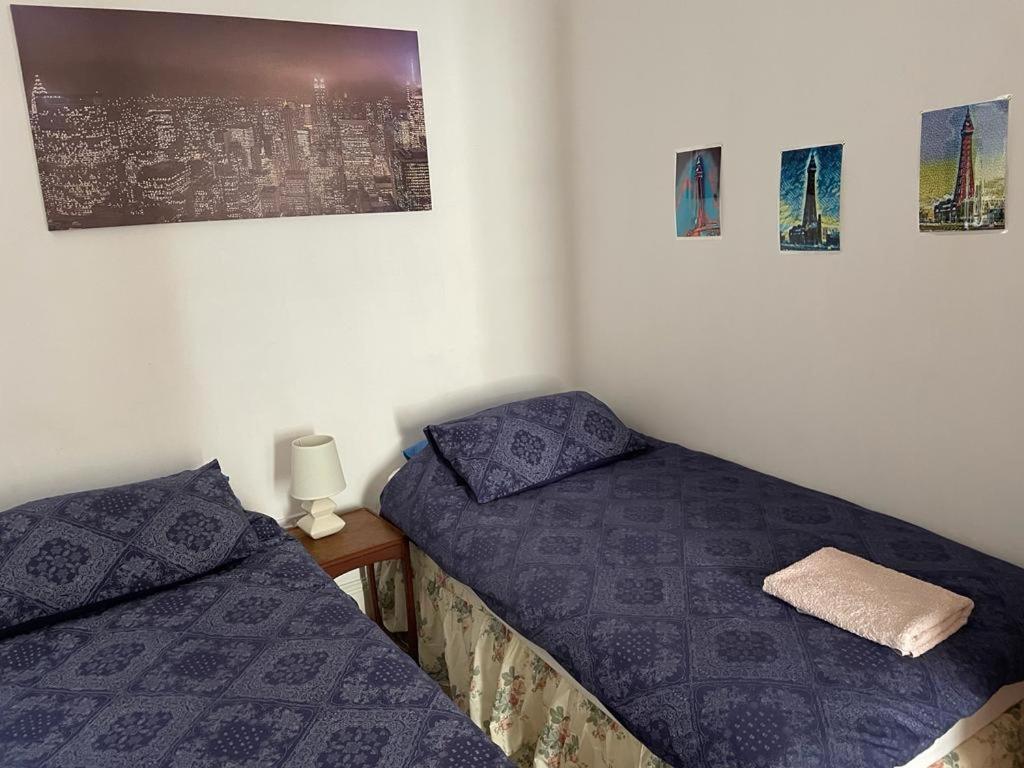 Quadruple Room with Bathroom - Photo 3