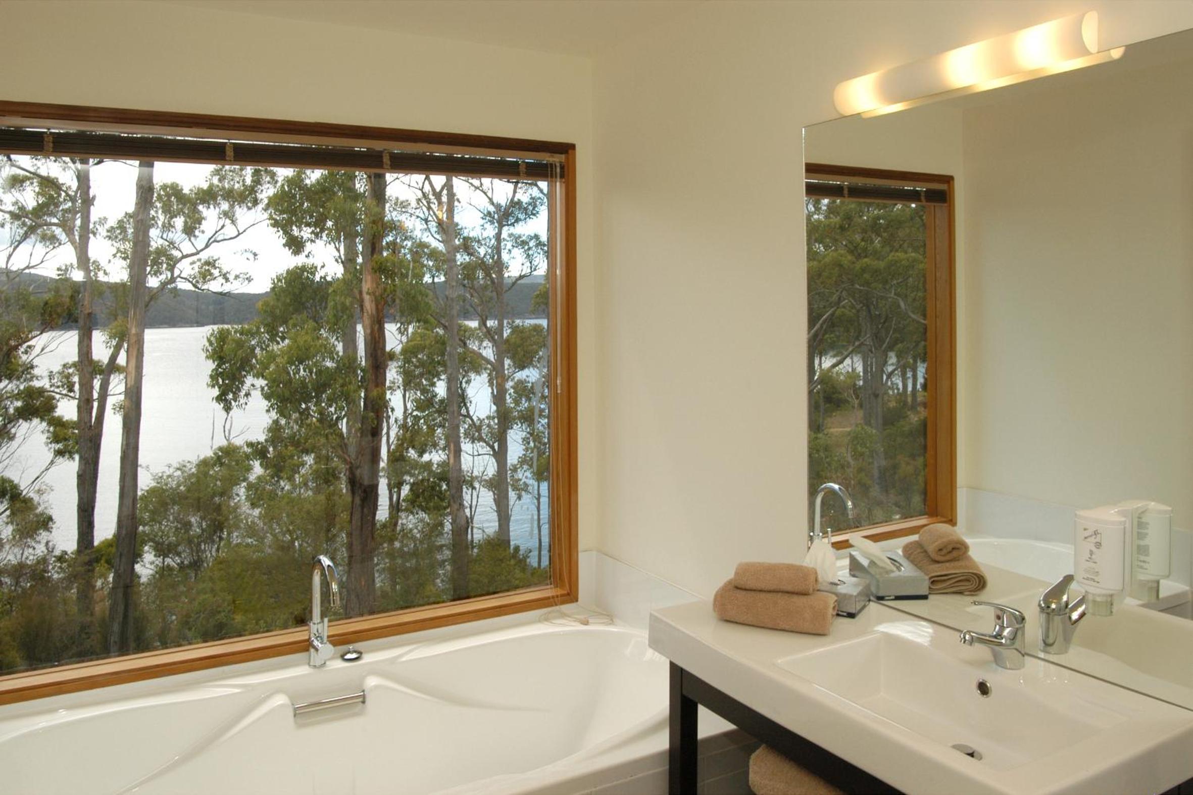 One-Bedroom Chalet with Water View  photo 3