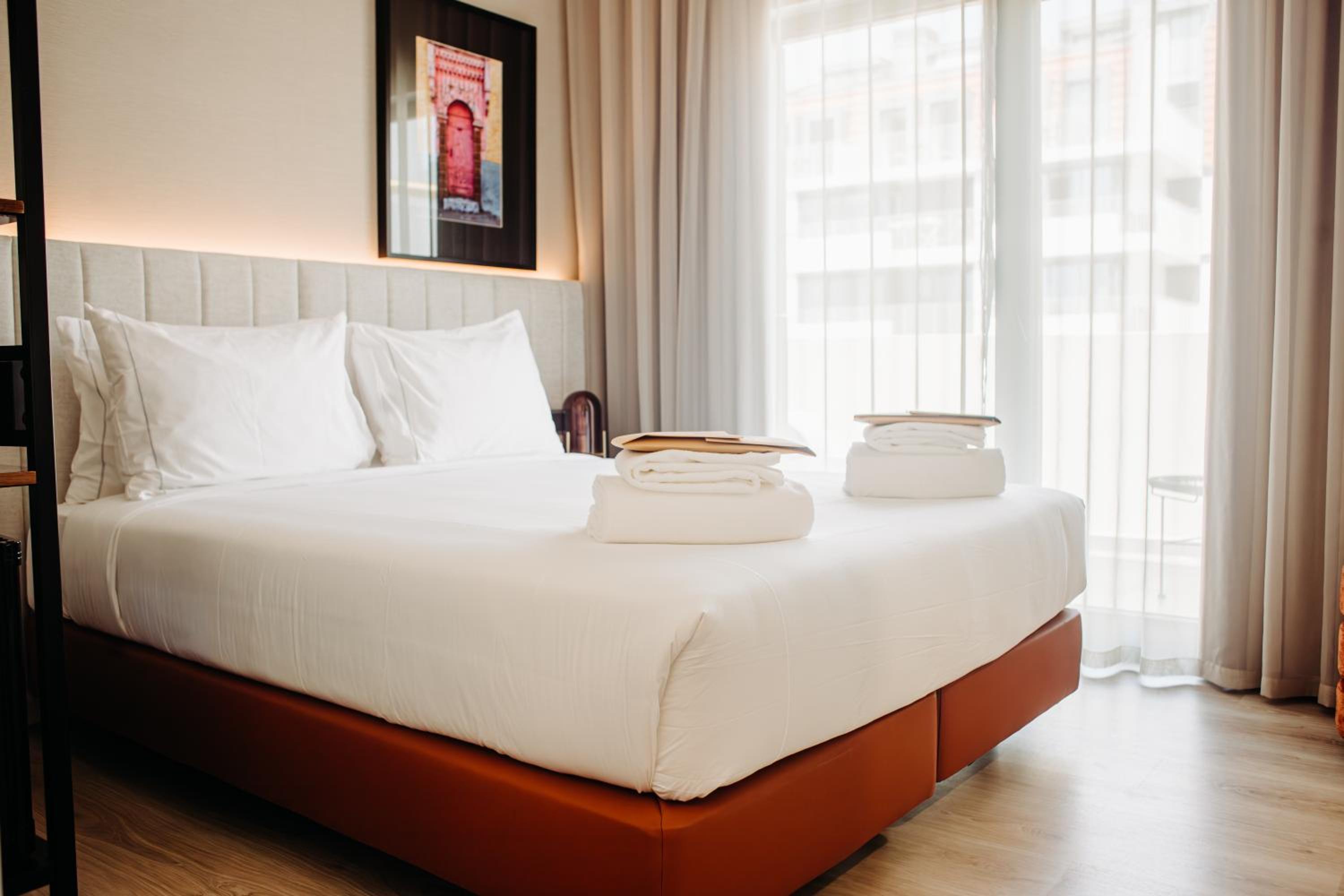 Double Room with Balcony - Photo 16