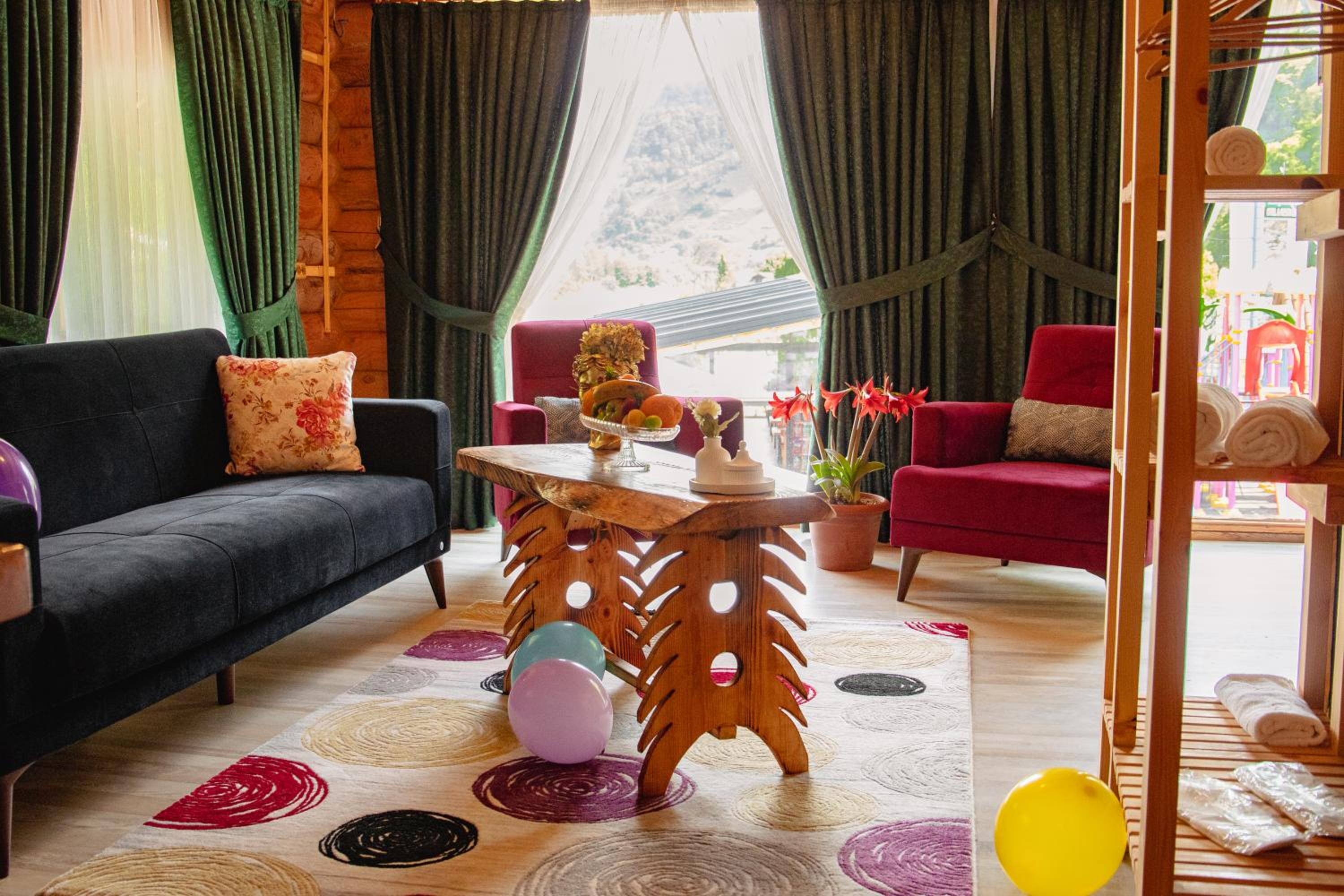 Deluxe Family Room photo 2