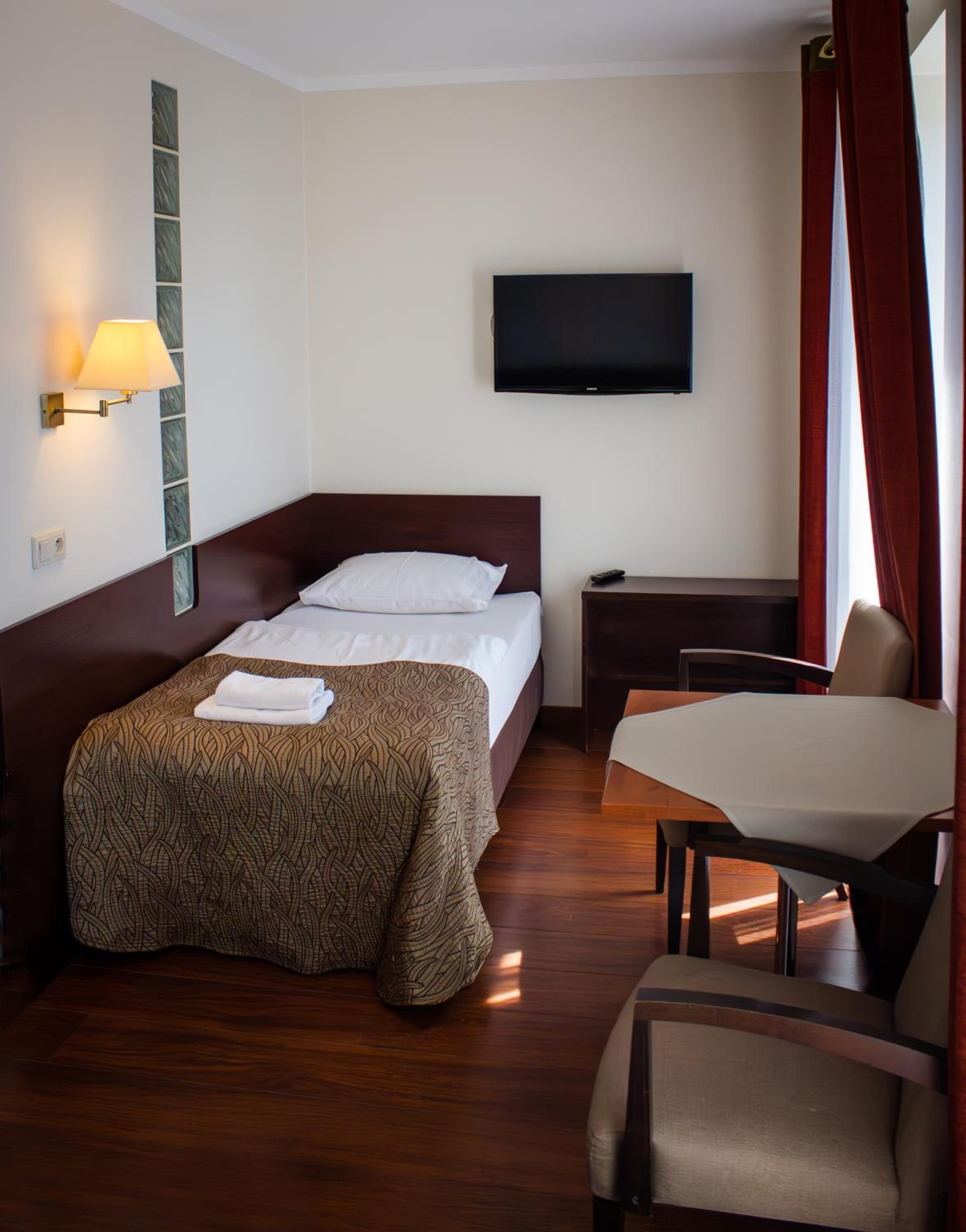 Double or Twin Room with Extra Bed - Photo 22