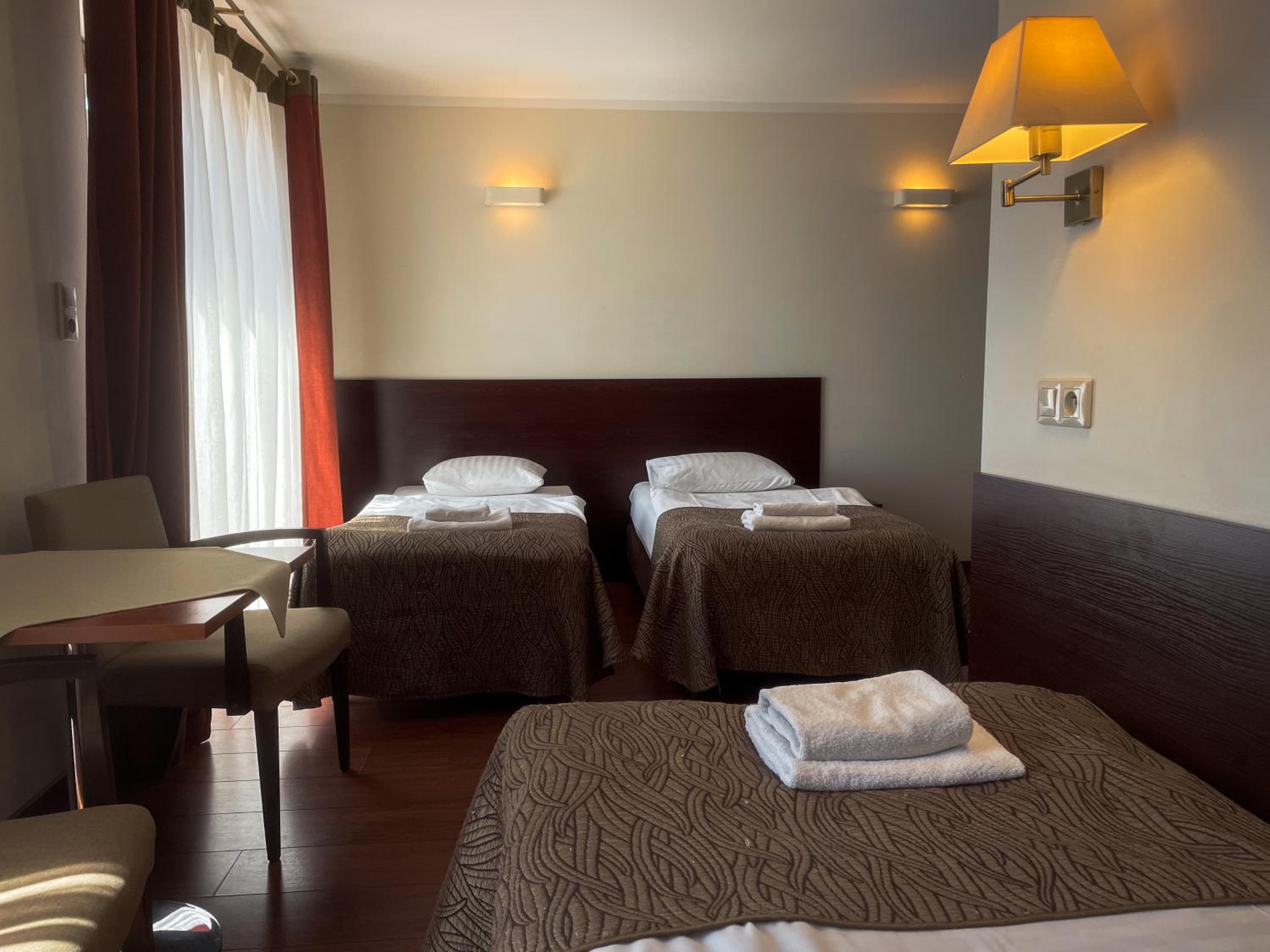 Double or Twin Room with Extra Bed - Photo 24