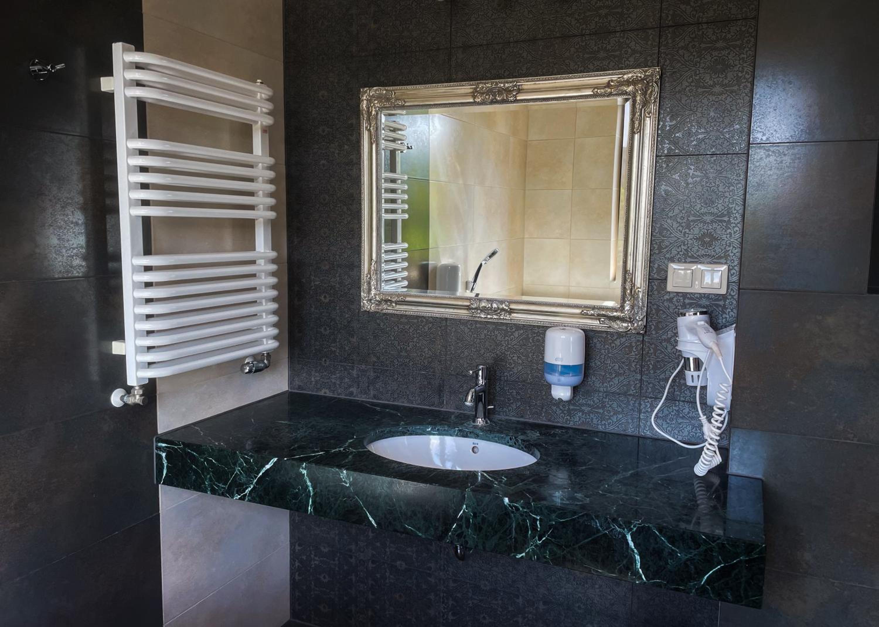 Double or Twin Room - Photo 7