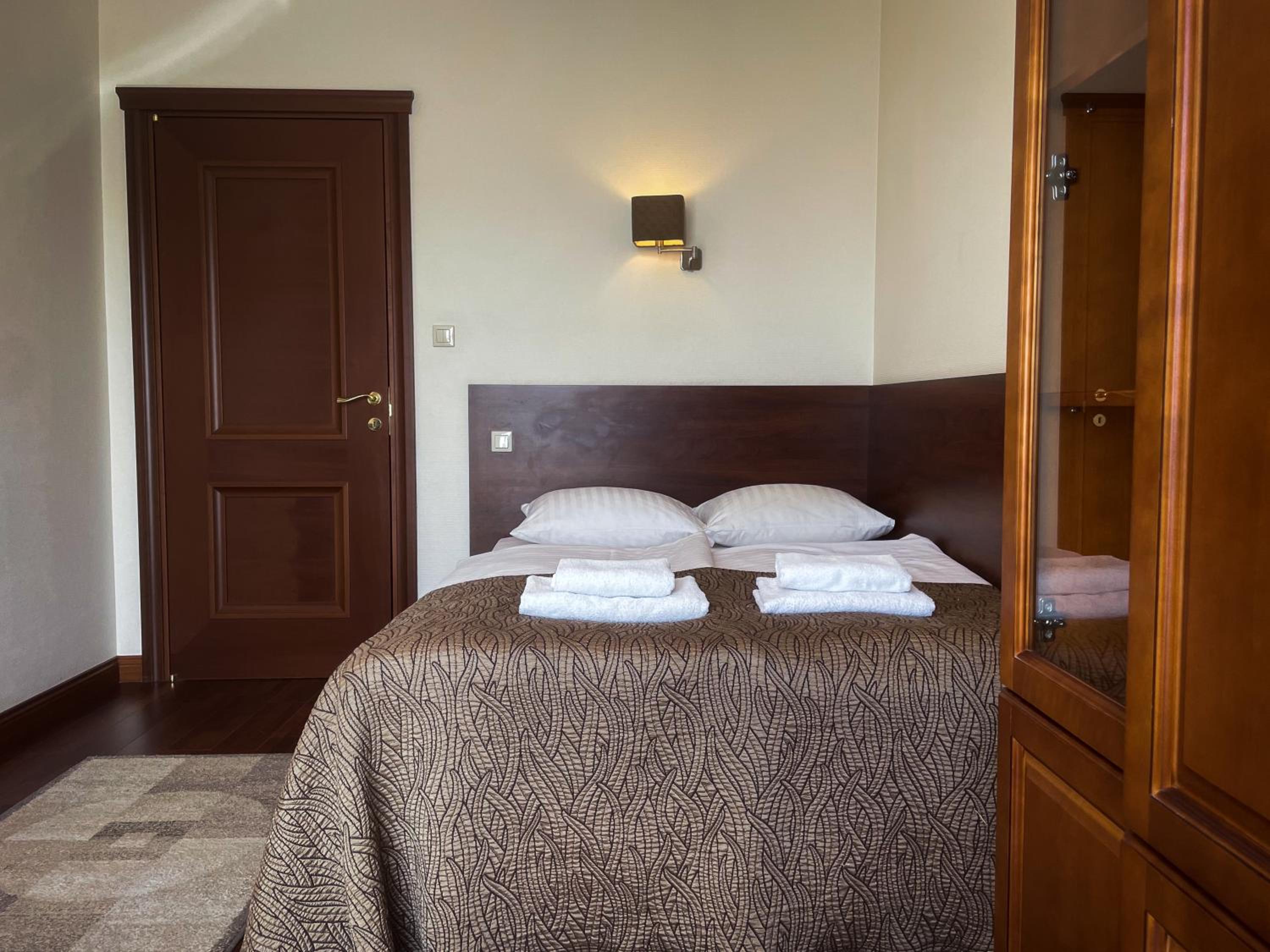 Double or Twin Room - Photo 5
