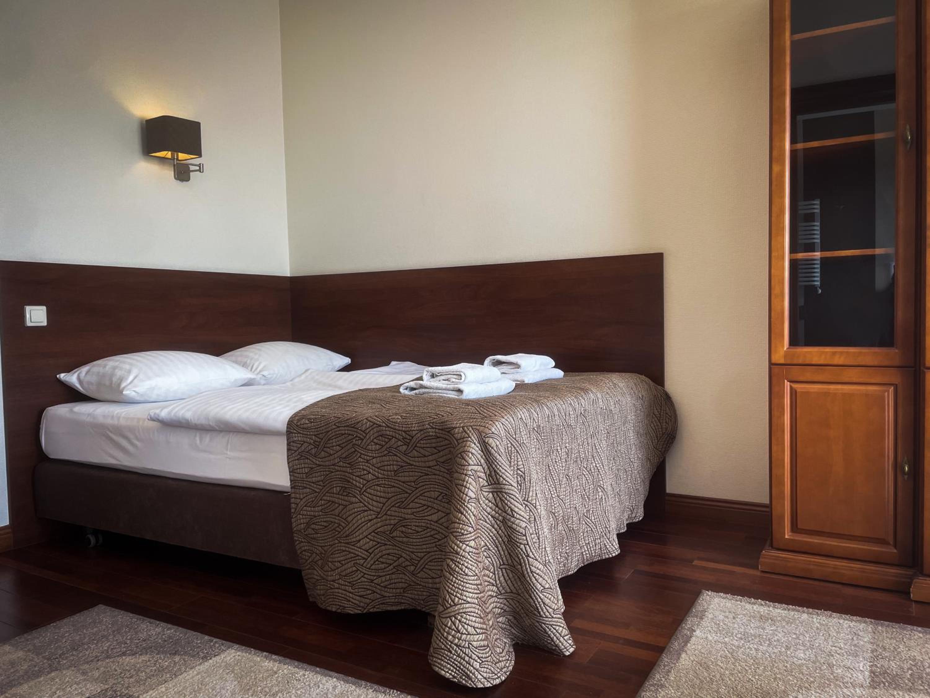 Double or Twin Room - Photo 4