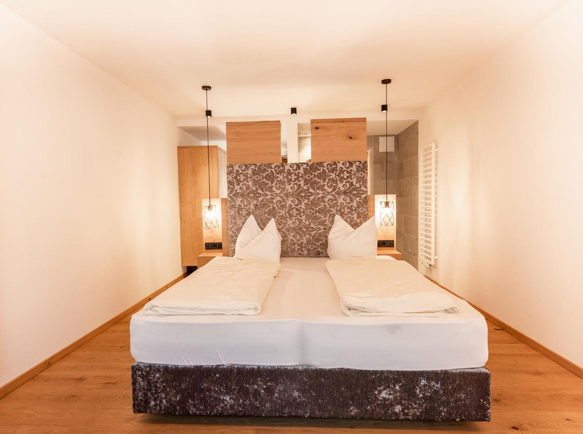 Suite - Photo 1