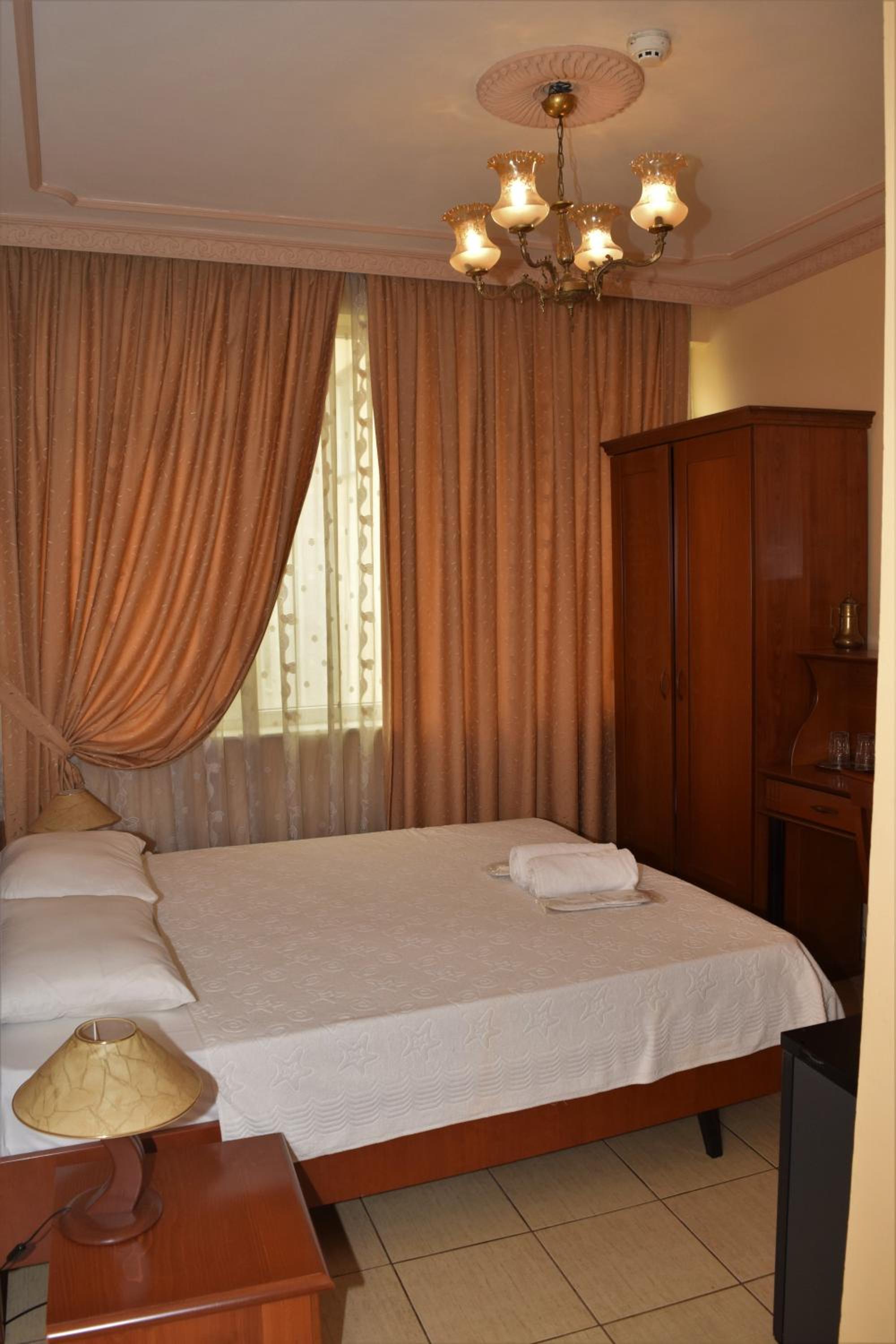 Small Double Room - Photo 1