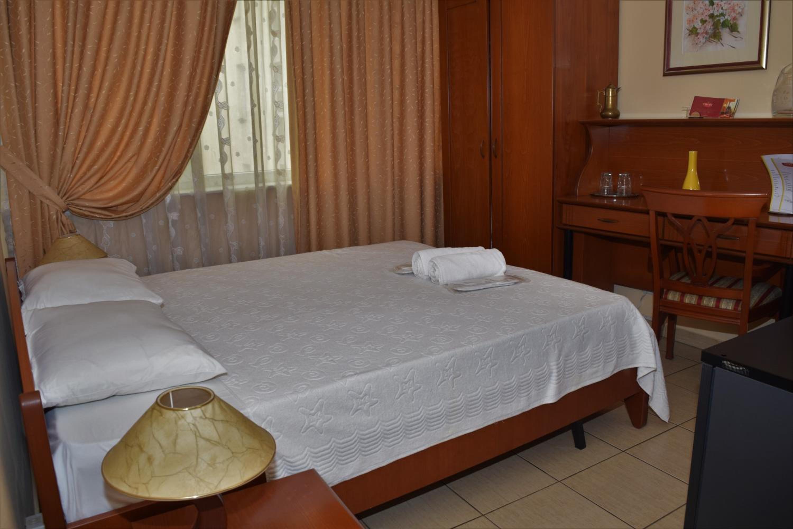 Small Double Room - Photo 3