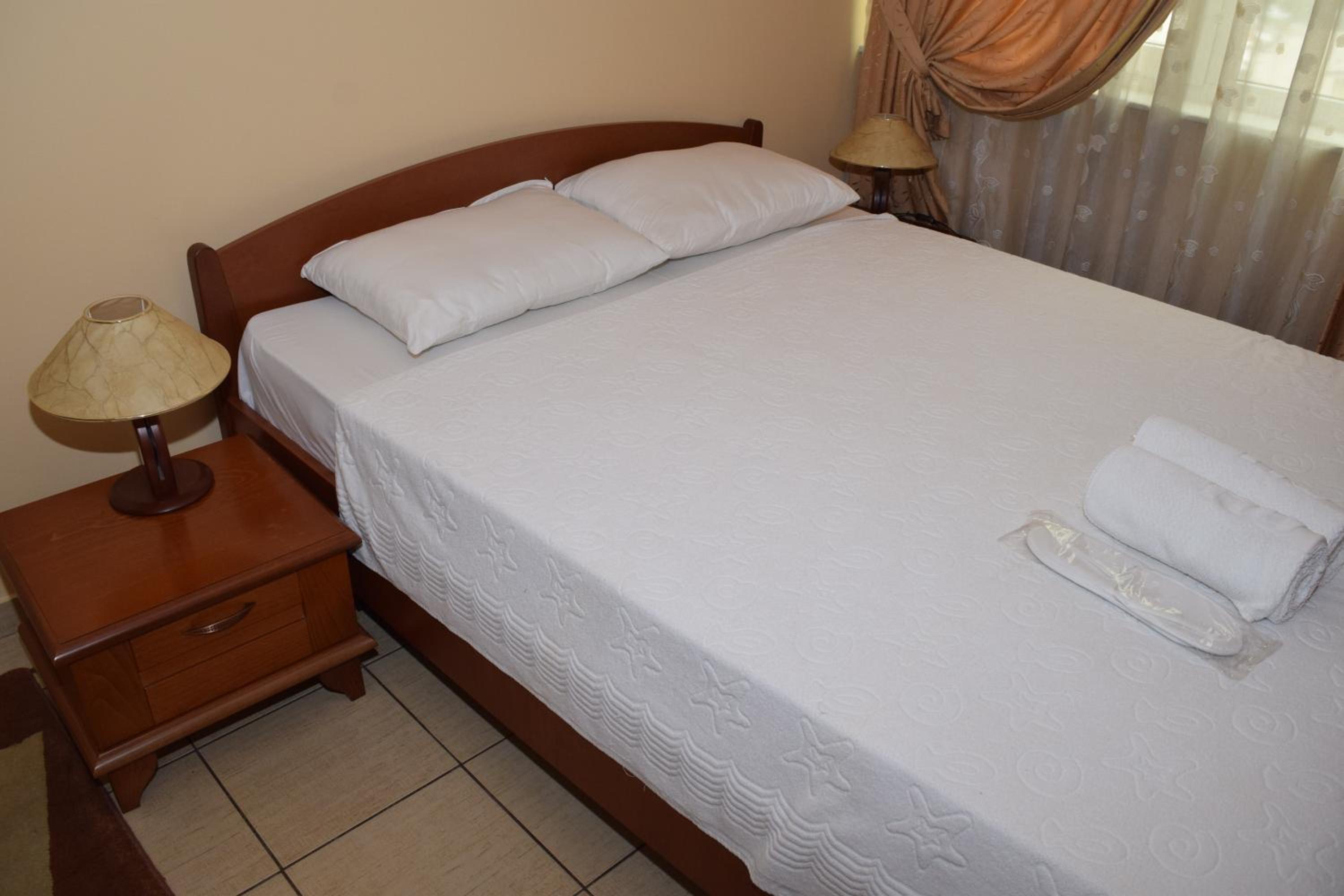 Small Double Room - Photo 2
