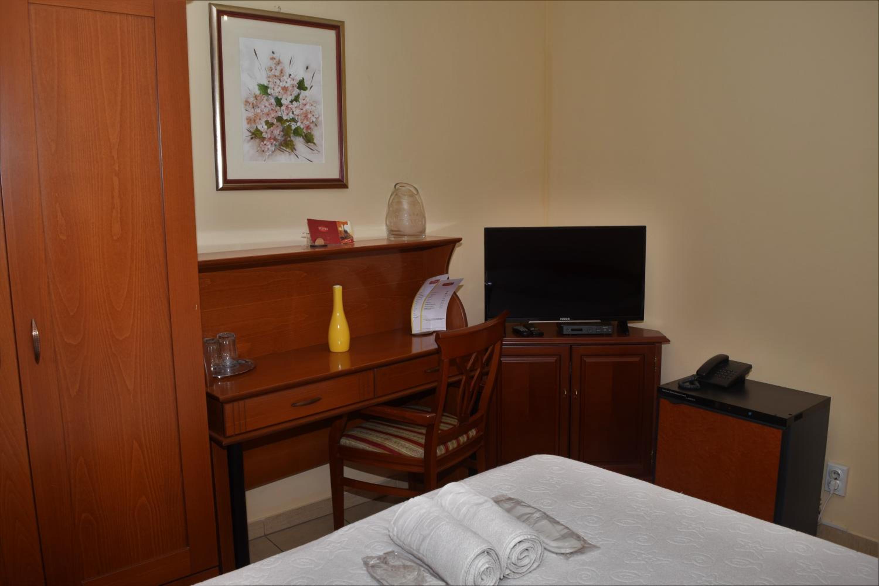 Small Double Room - Photo 4