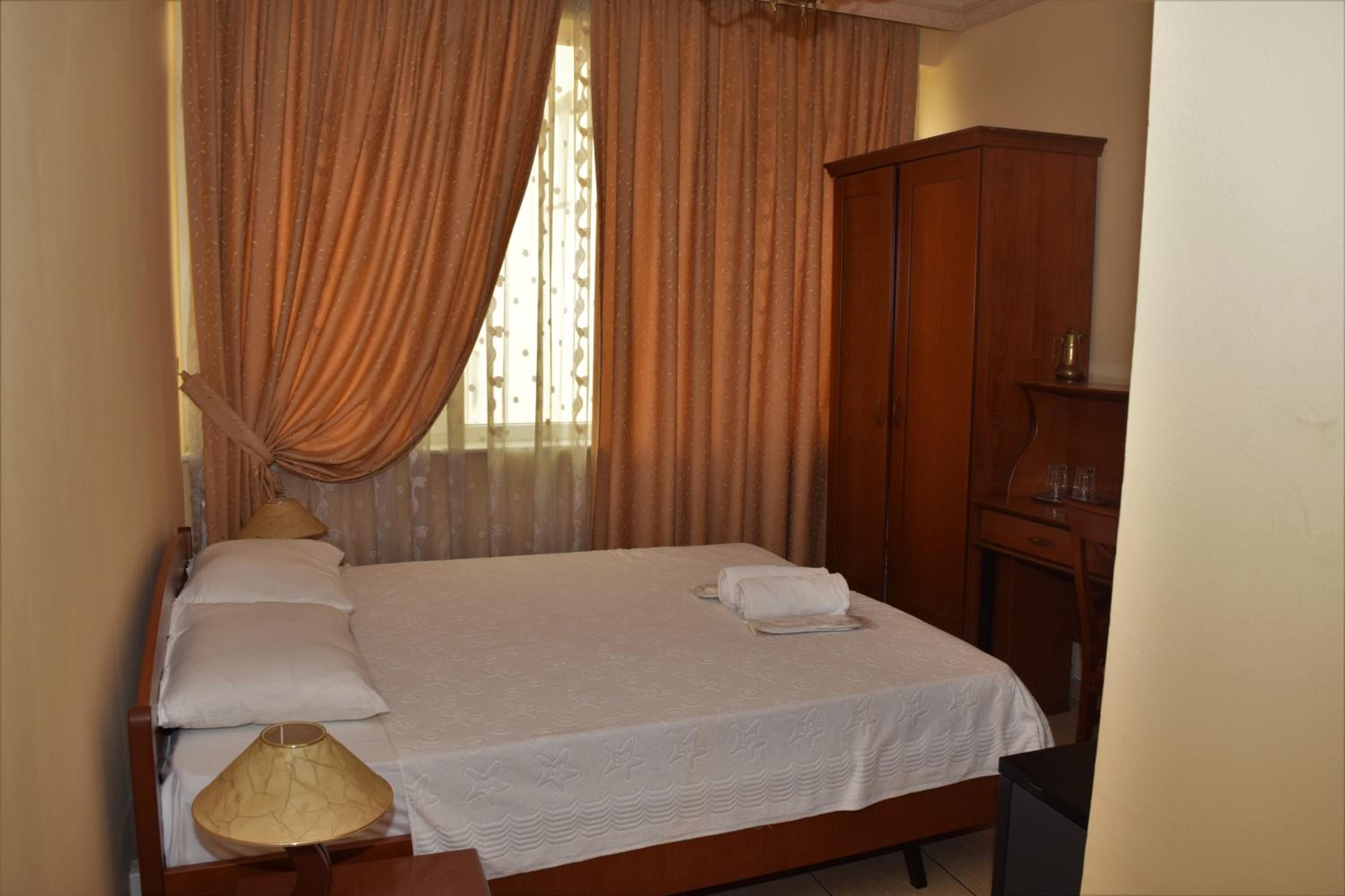 Small Double Room - Photo 5