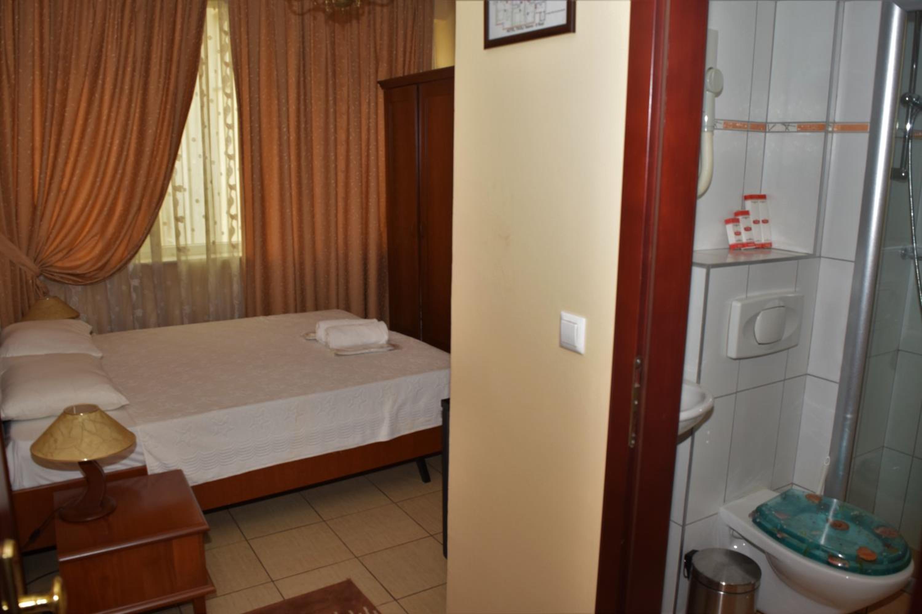 Small Double Room - Photo 6