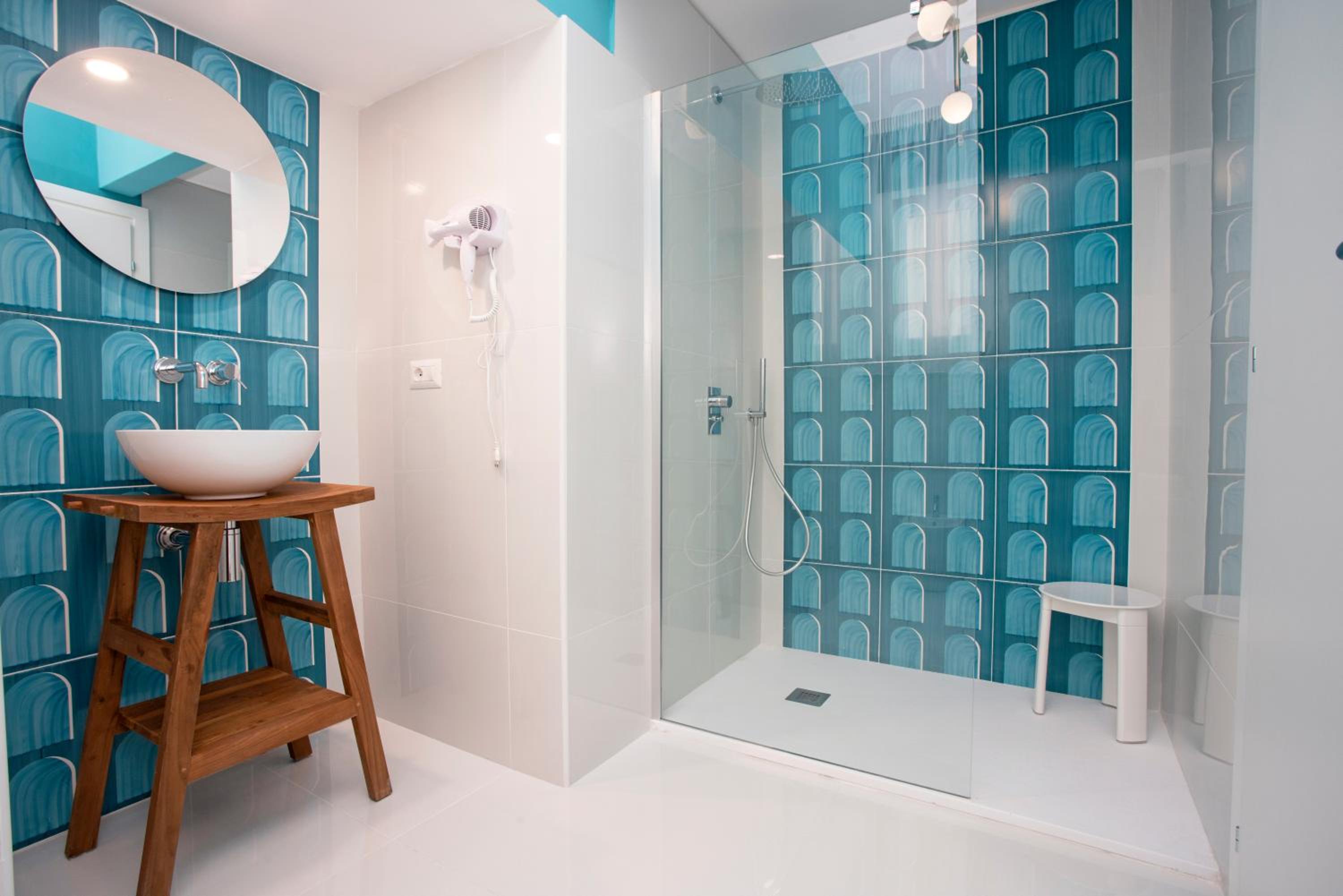 King Room with Spa Bath - Photo 6