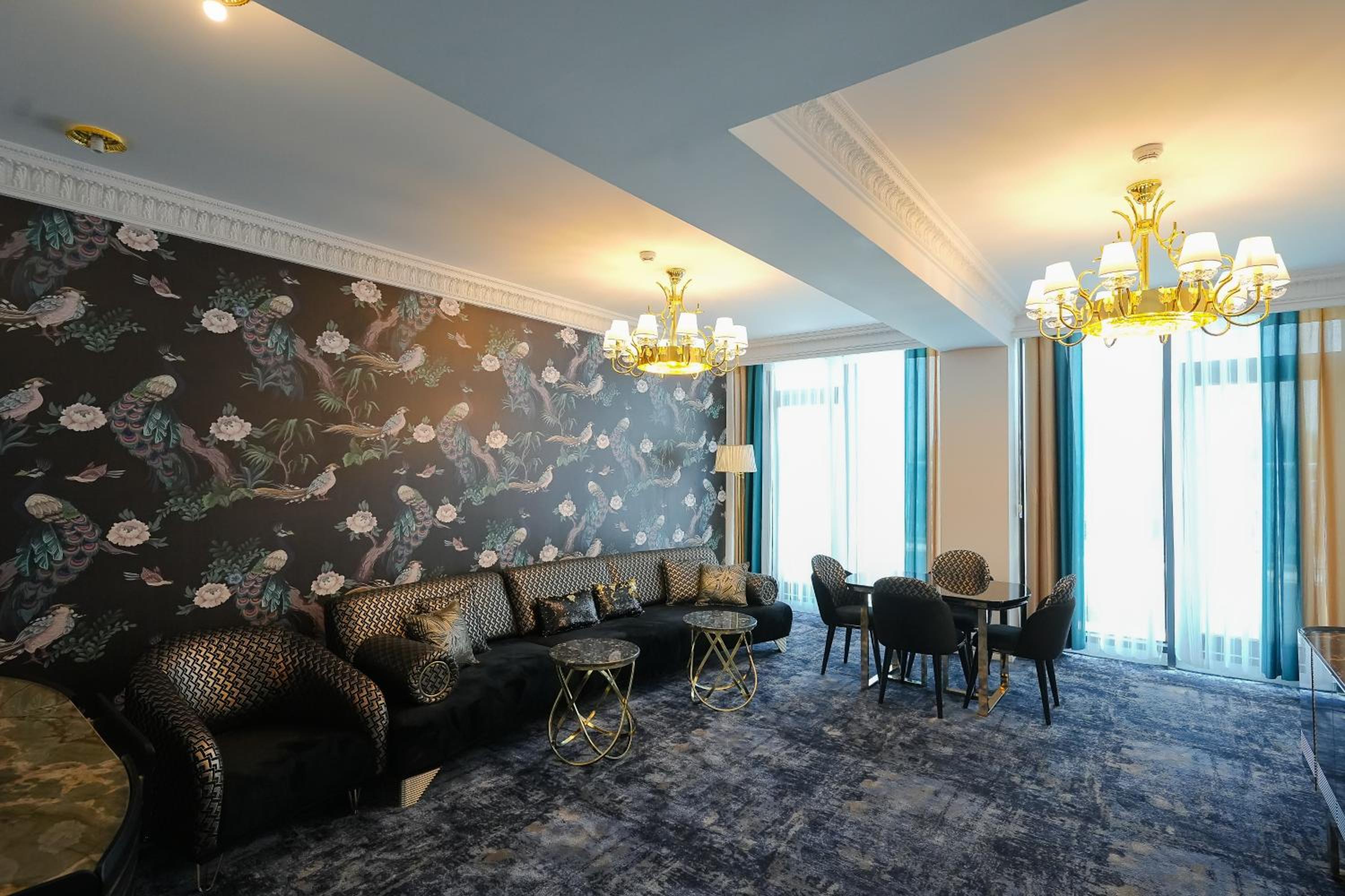 Deluxe King Suite - Photo 13