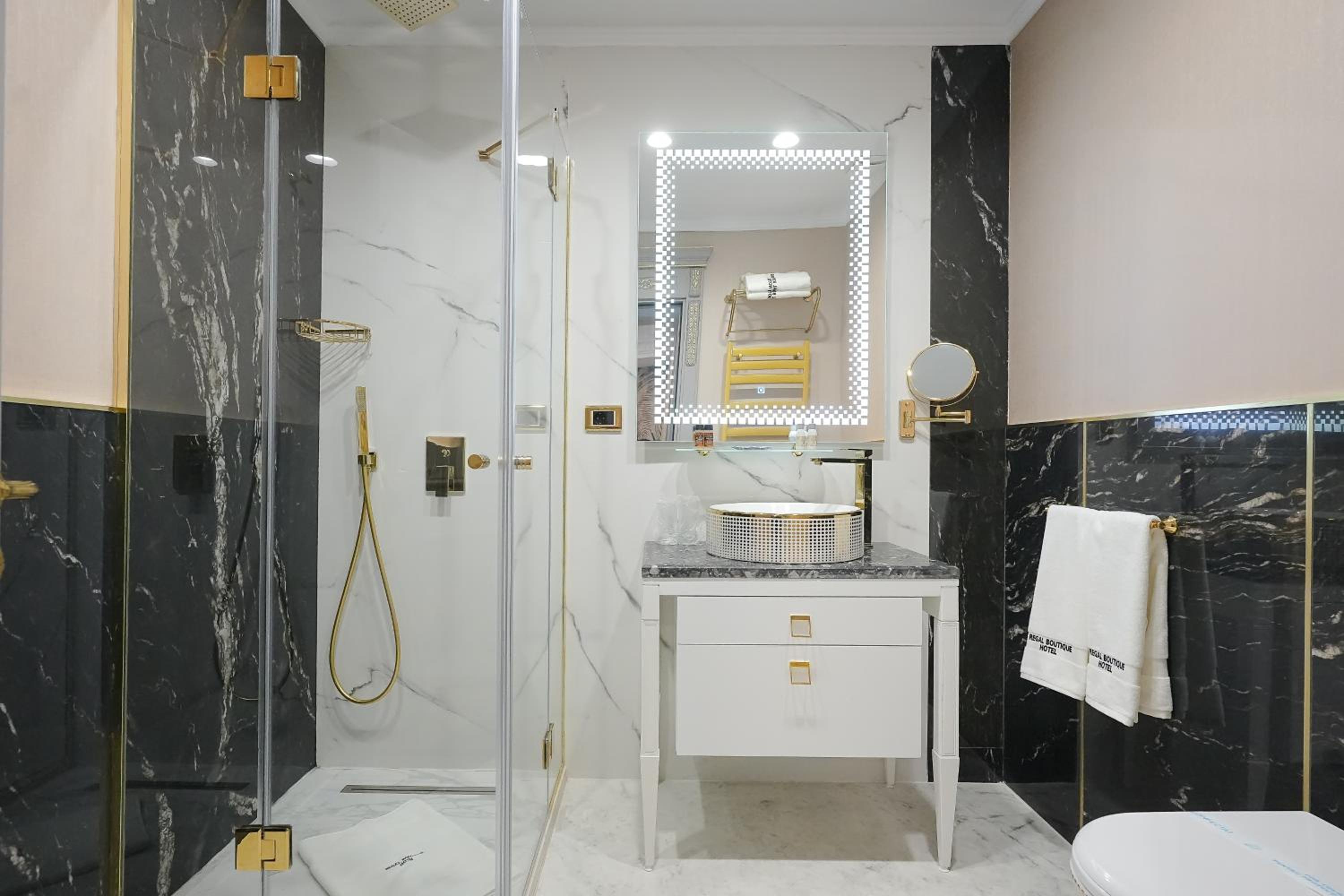 Deluxe Suite - Photo 18