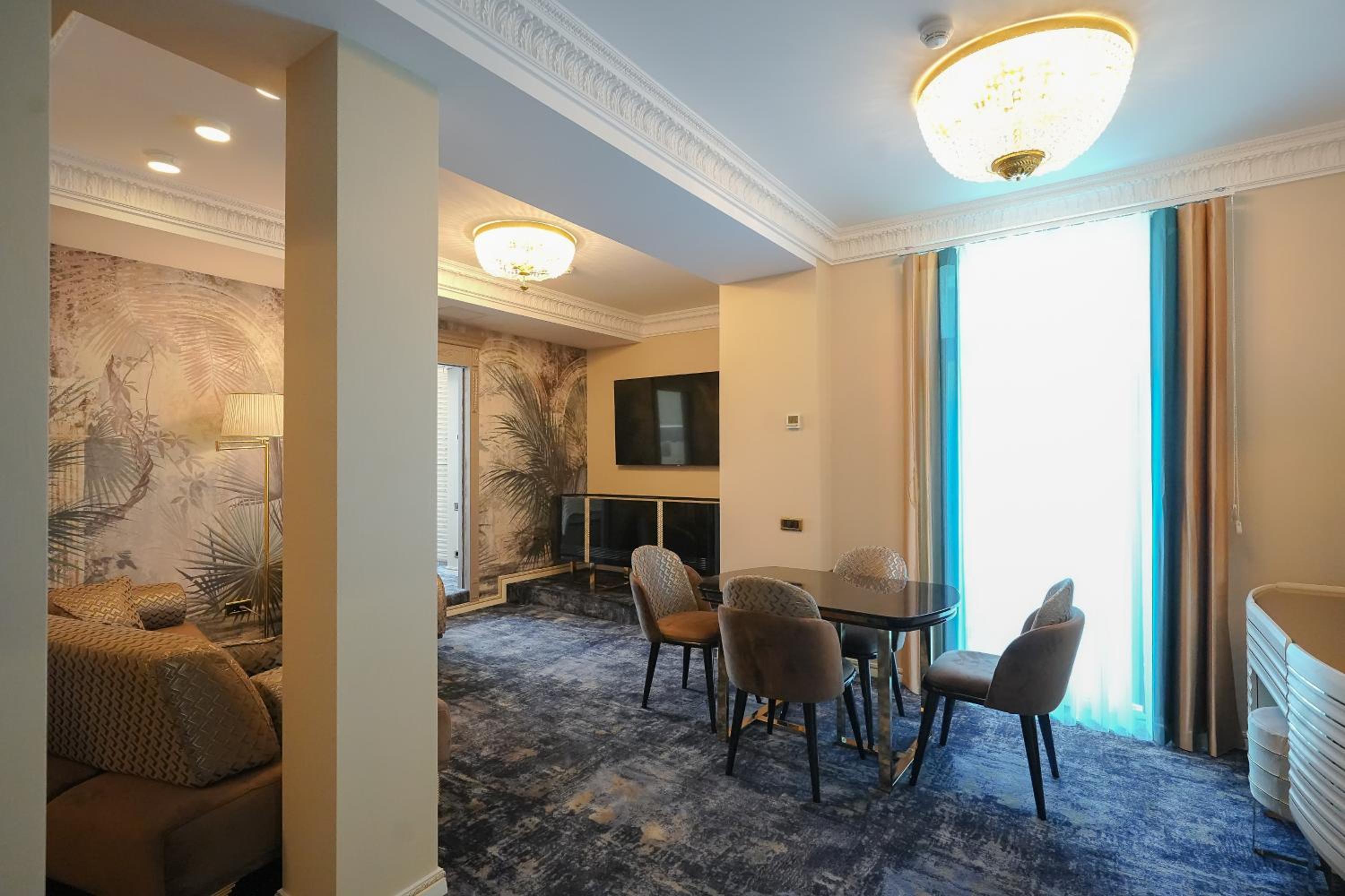 Deluxe Suite - Photo 8