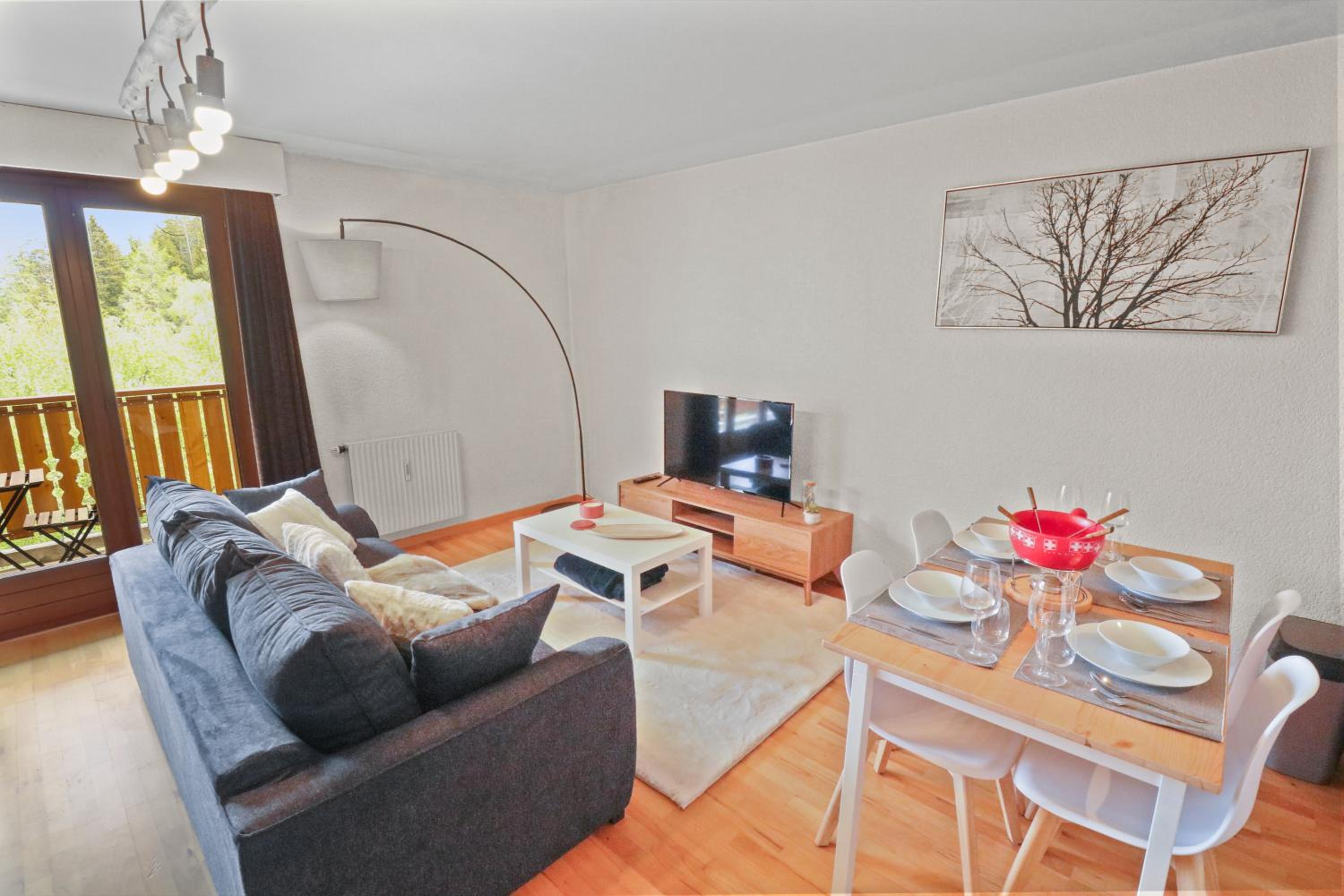 One-Bedroom Apartment photo 2