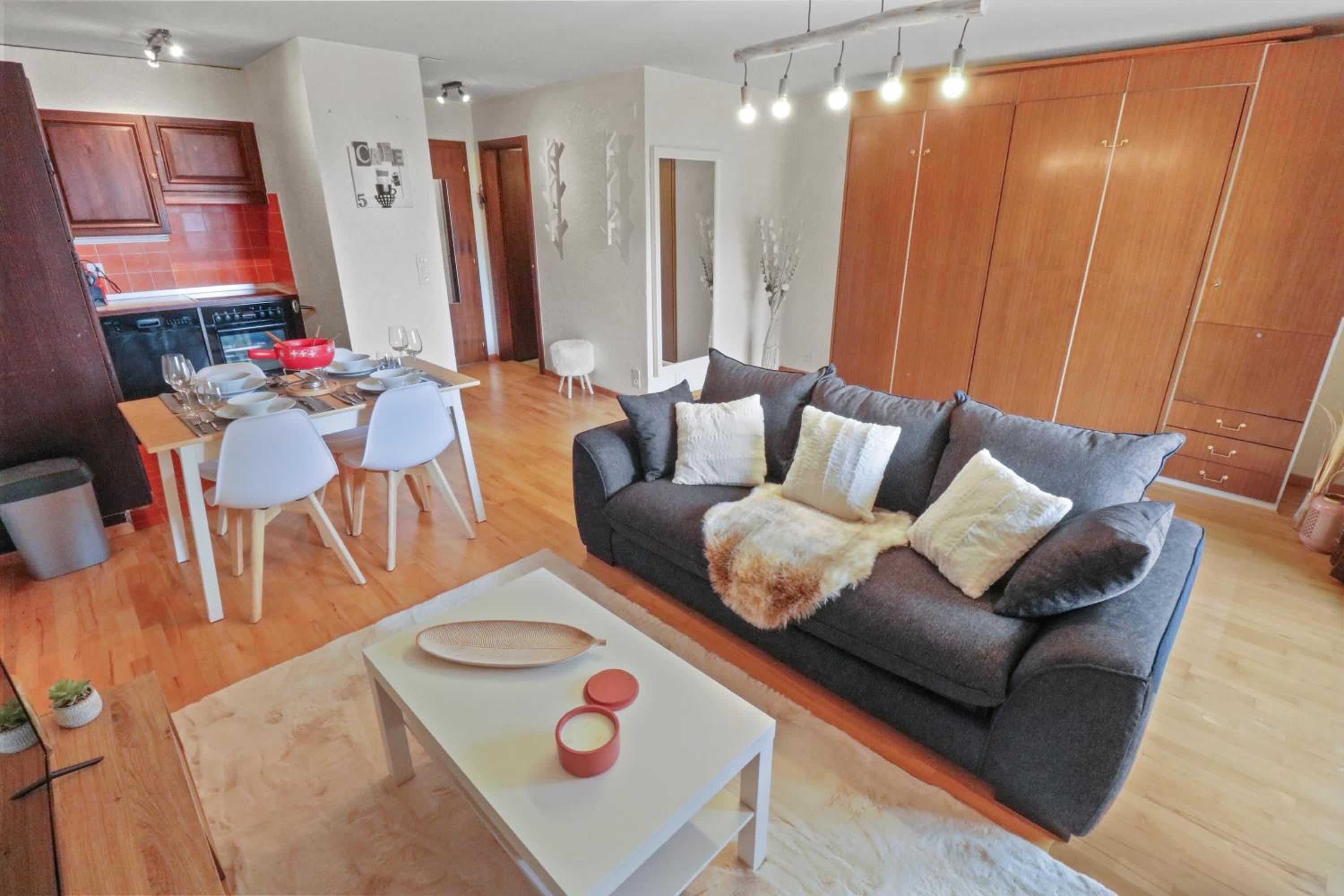 One-Bedroom Apartment photo 1