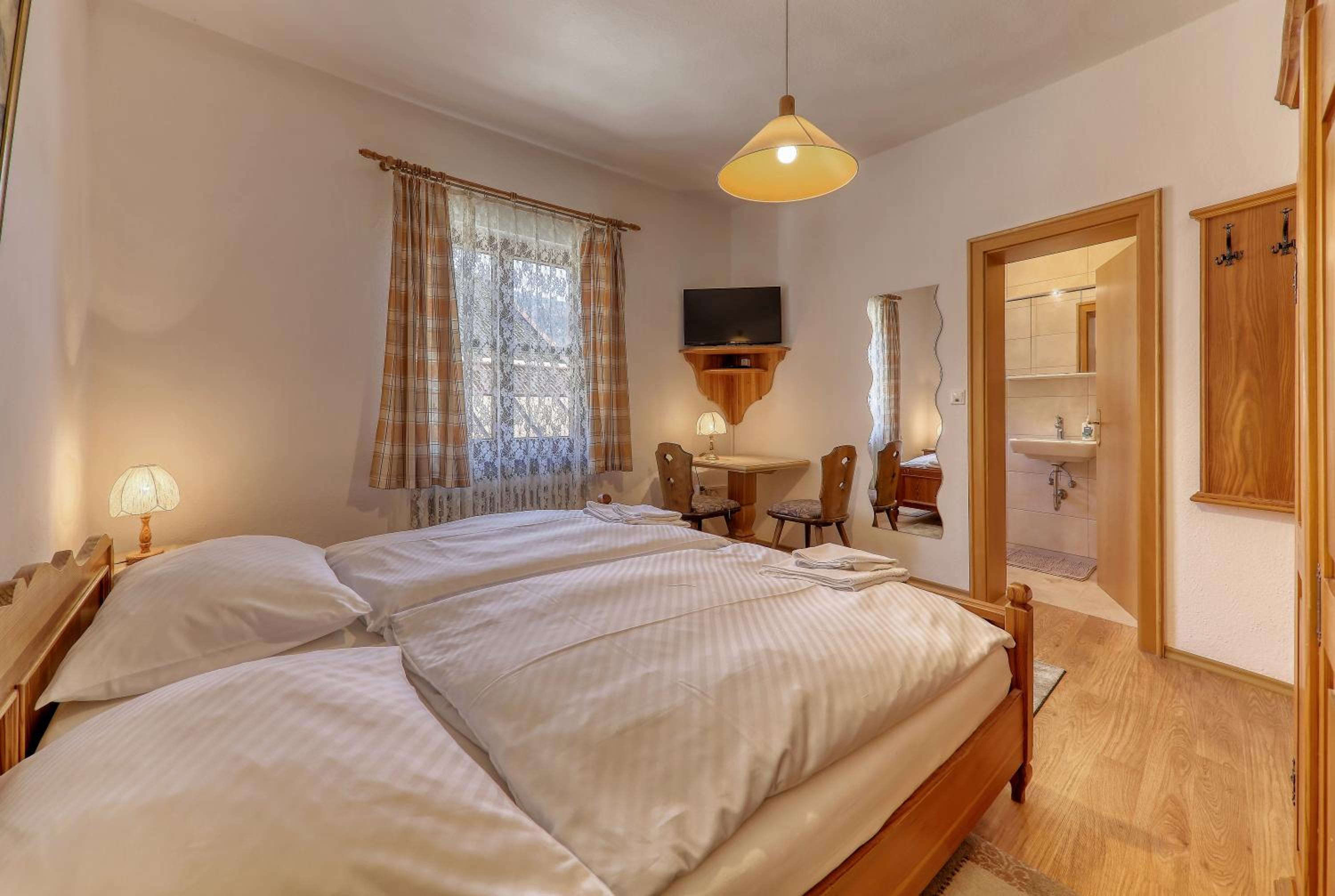 Double or Twin Room with City View photo 2