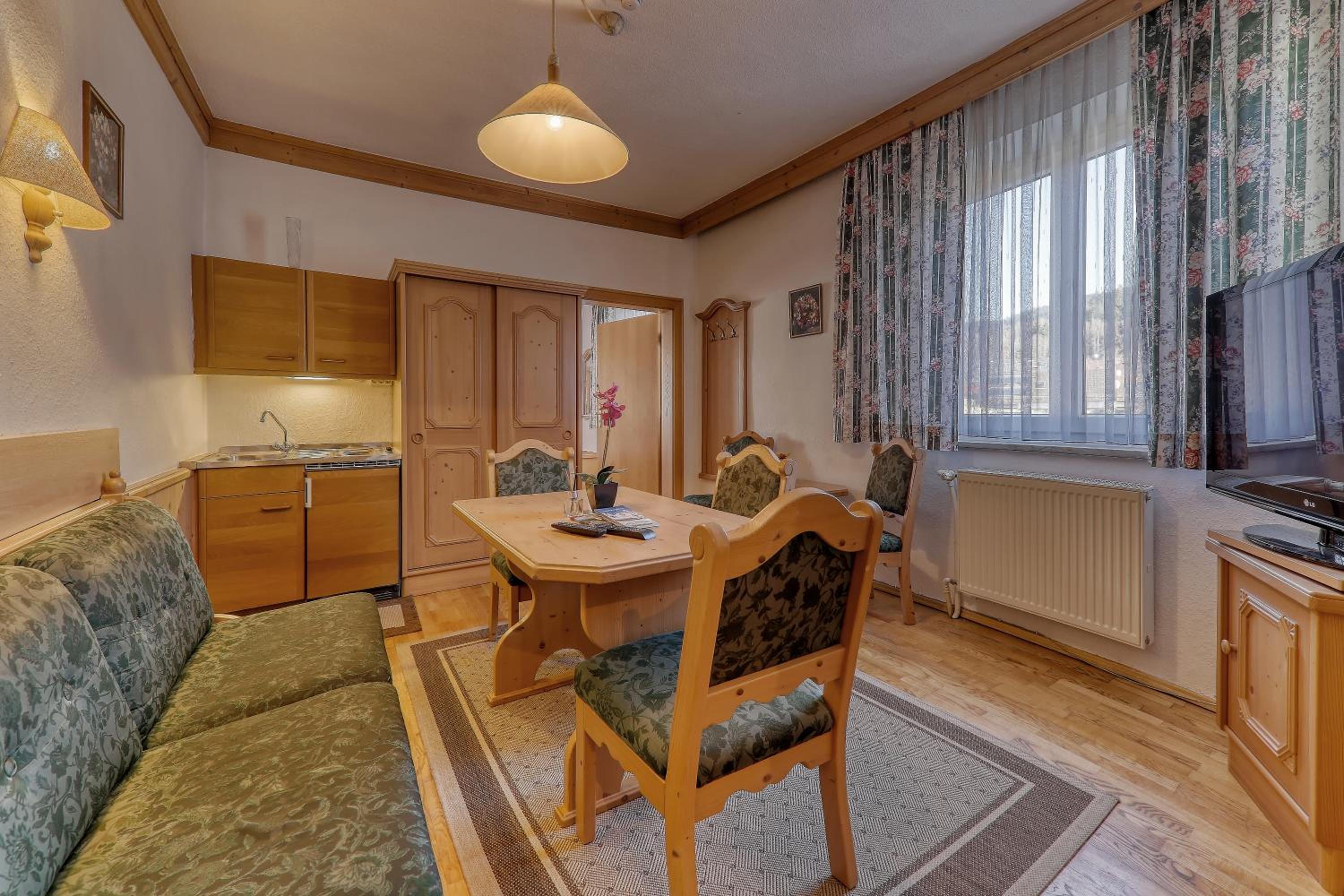 Double or Twin Room with City View photo 3