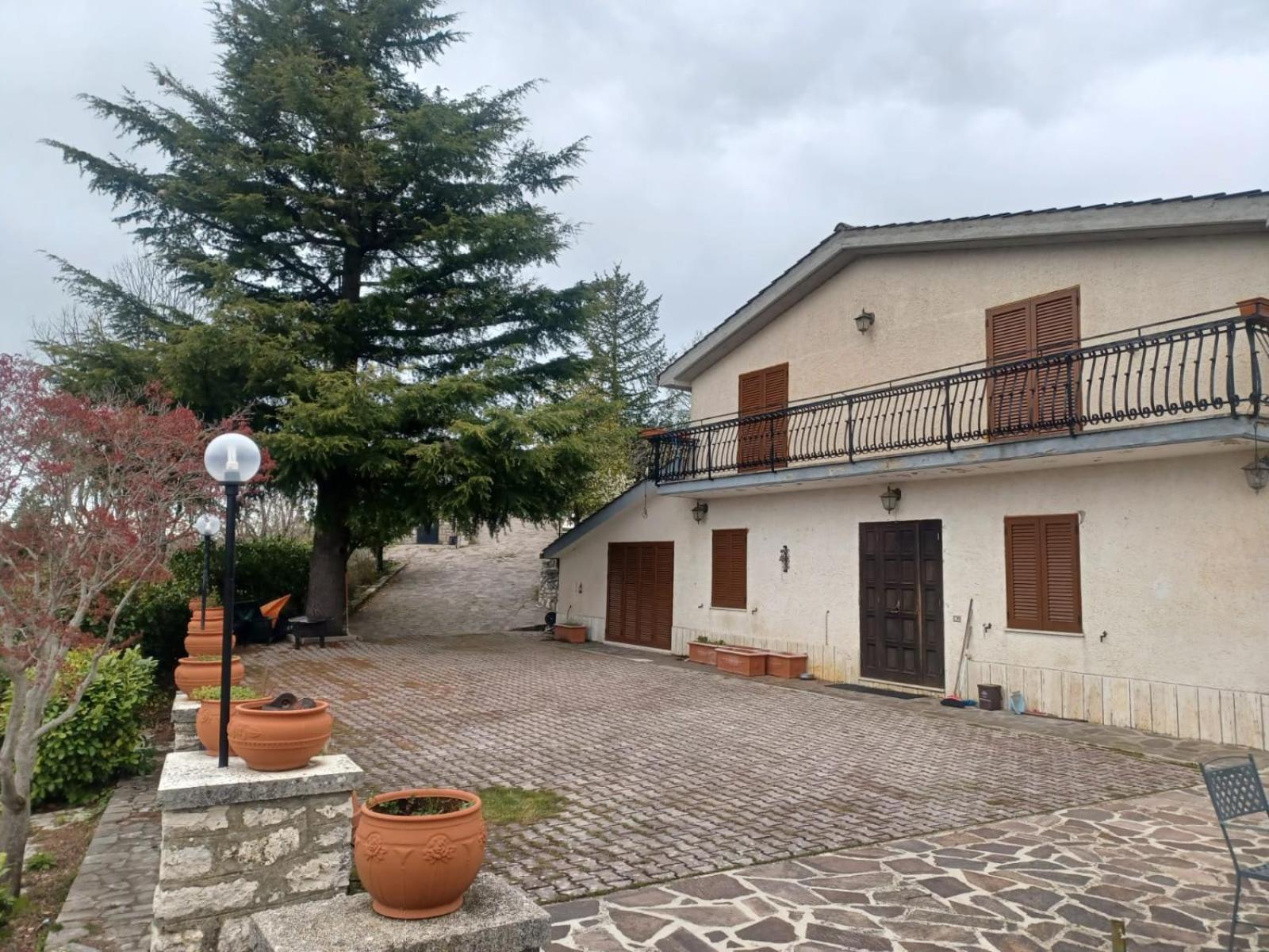 Six-Bedroom House photo 2