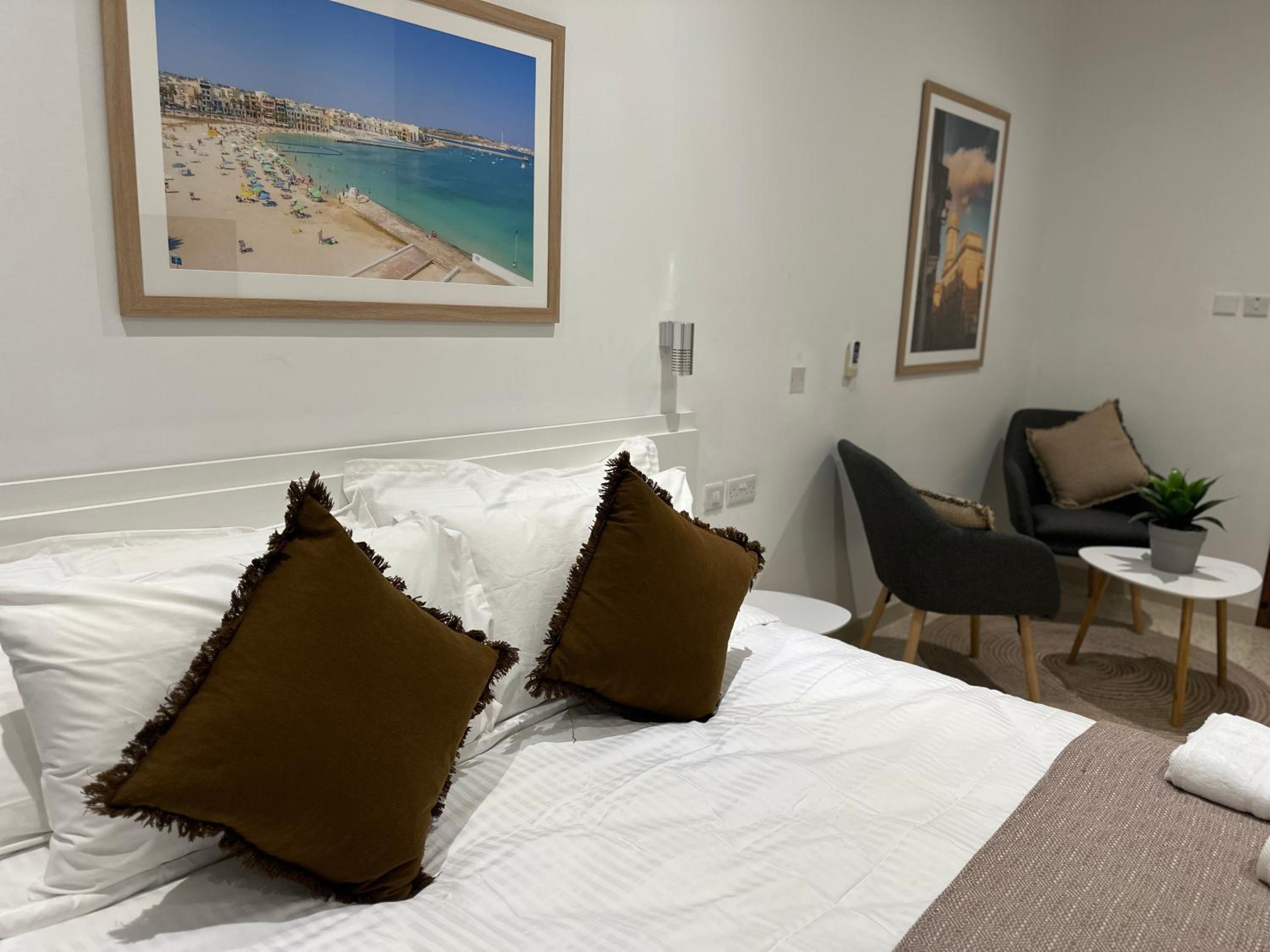 Deluxe Double Room with Balcony and Sea View photo 3
