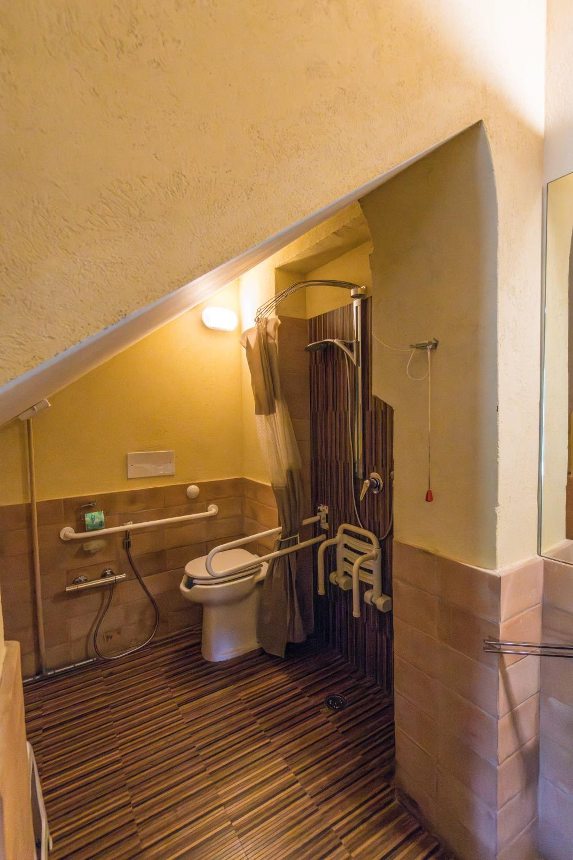 Double Room - Disability Access photo 3