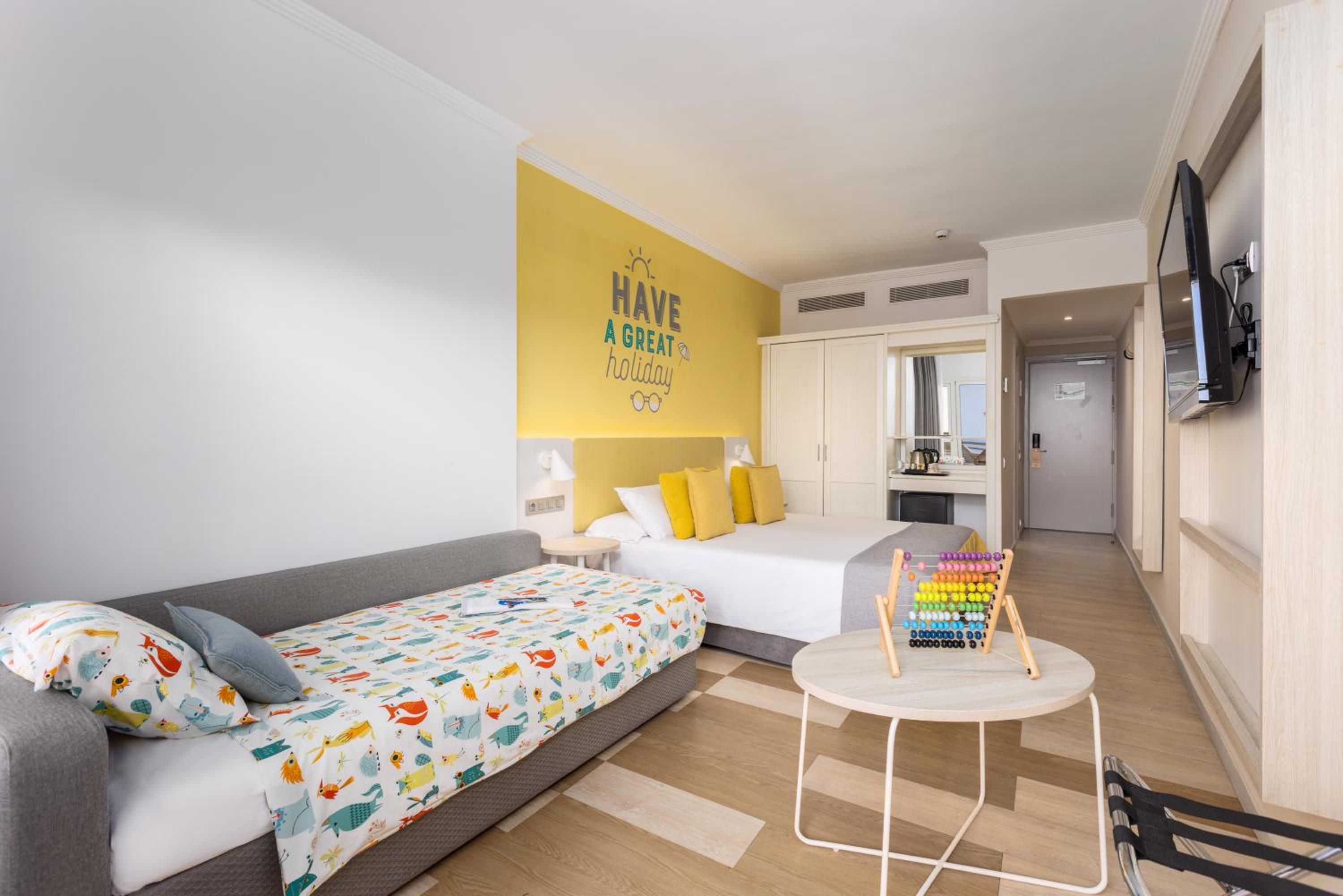 Double Family Room - Photo 2