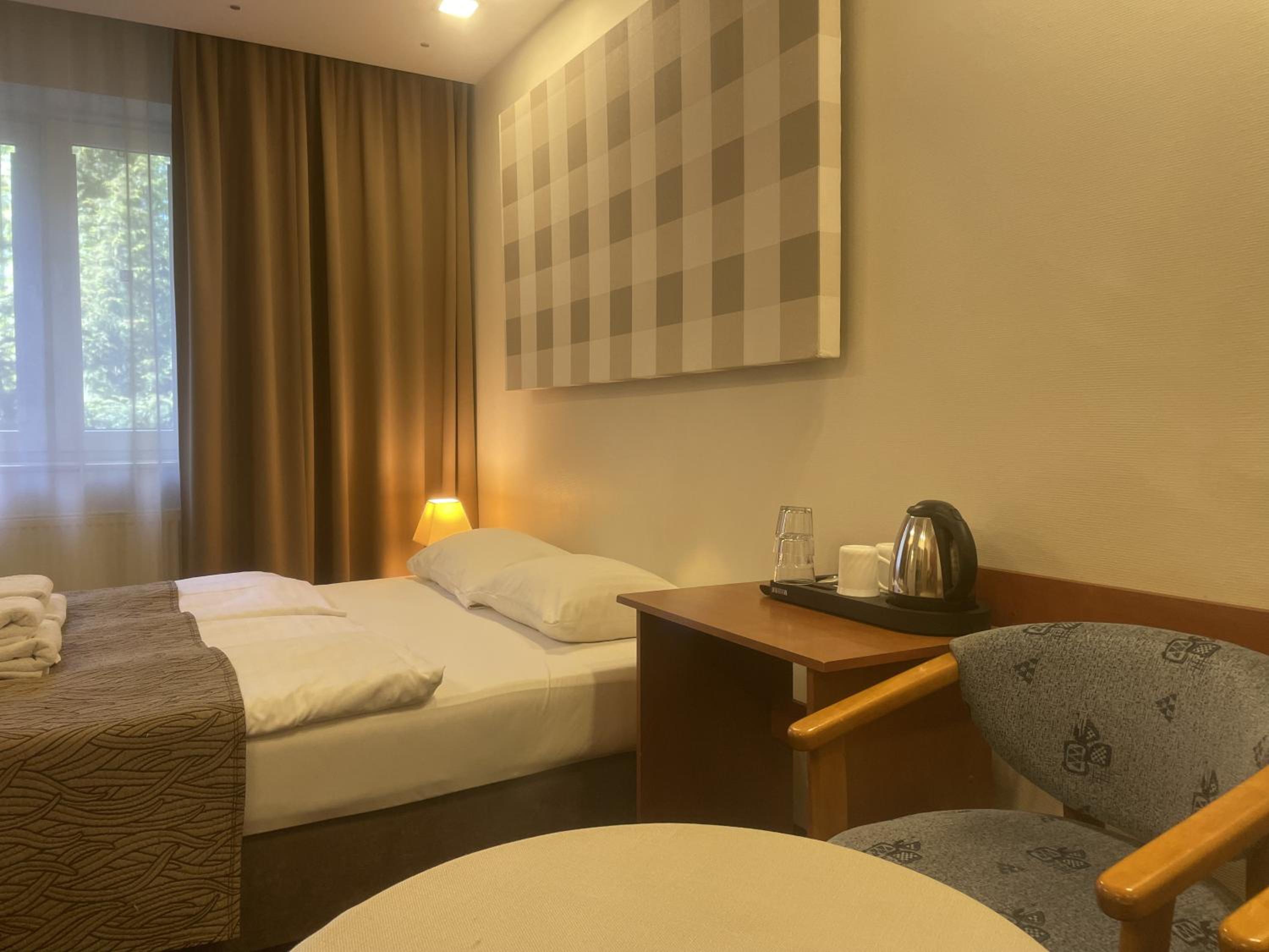 Double or Twin Room - Photo 13