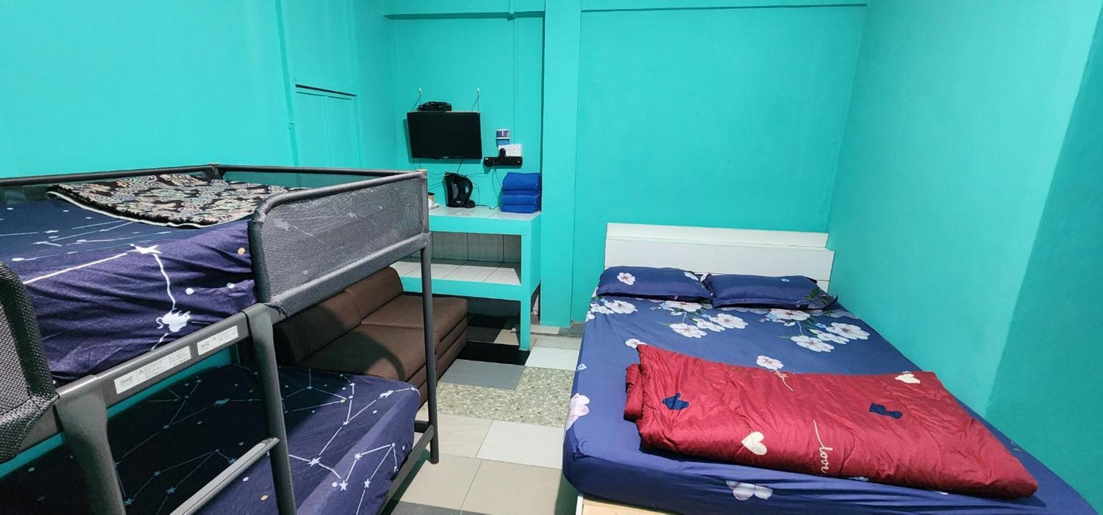 Standard Quadruple Room - Photo 8