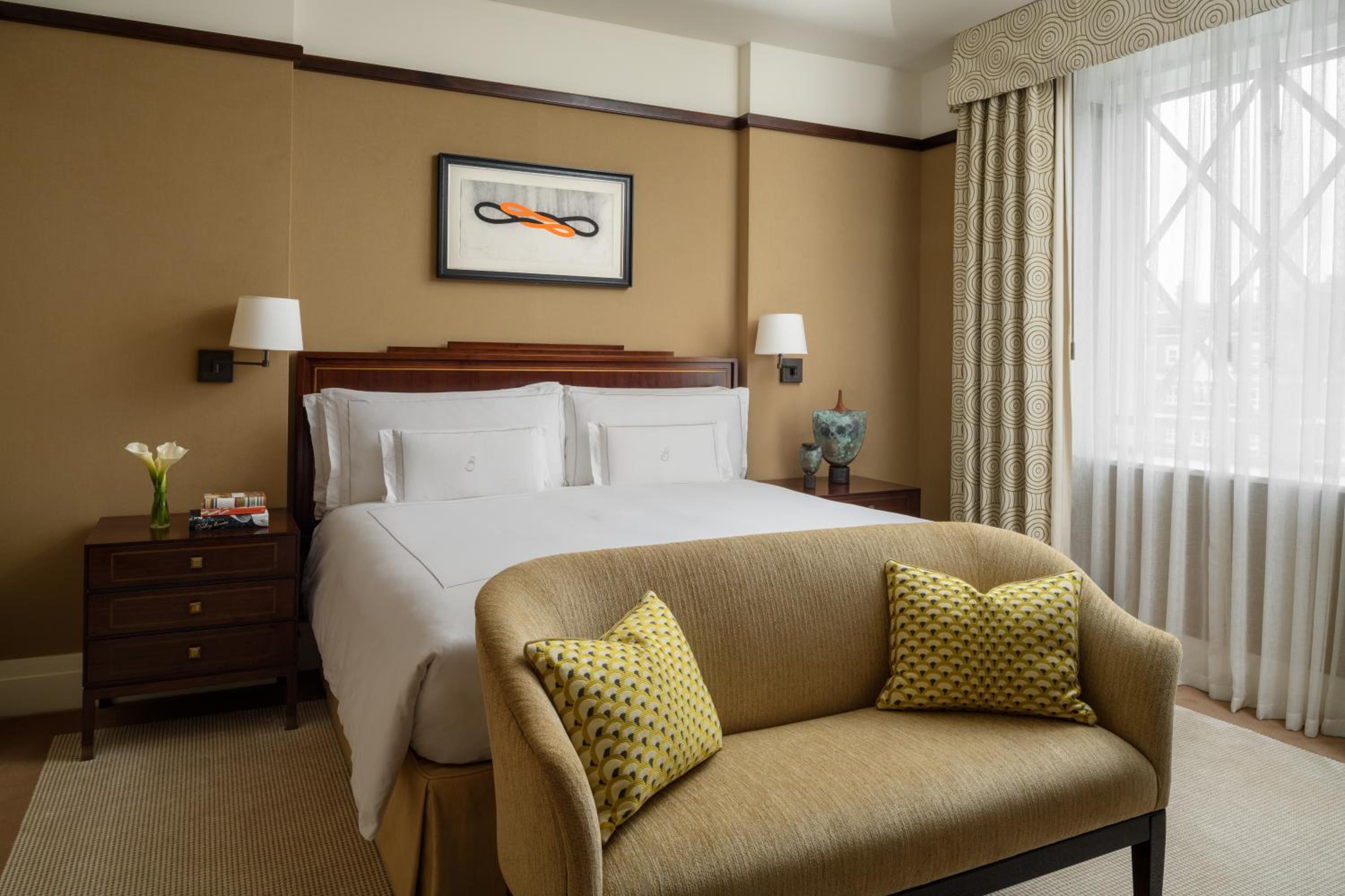 One-Bedroom Mayfair Suite thumbnail 6