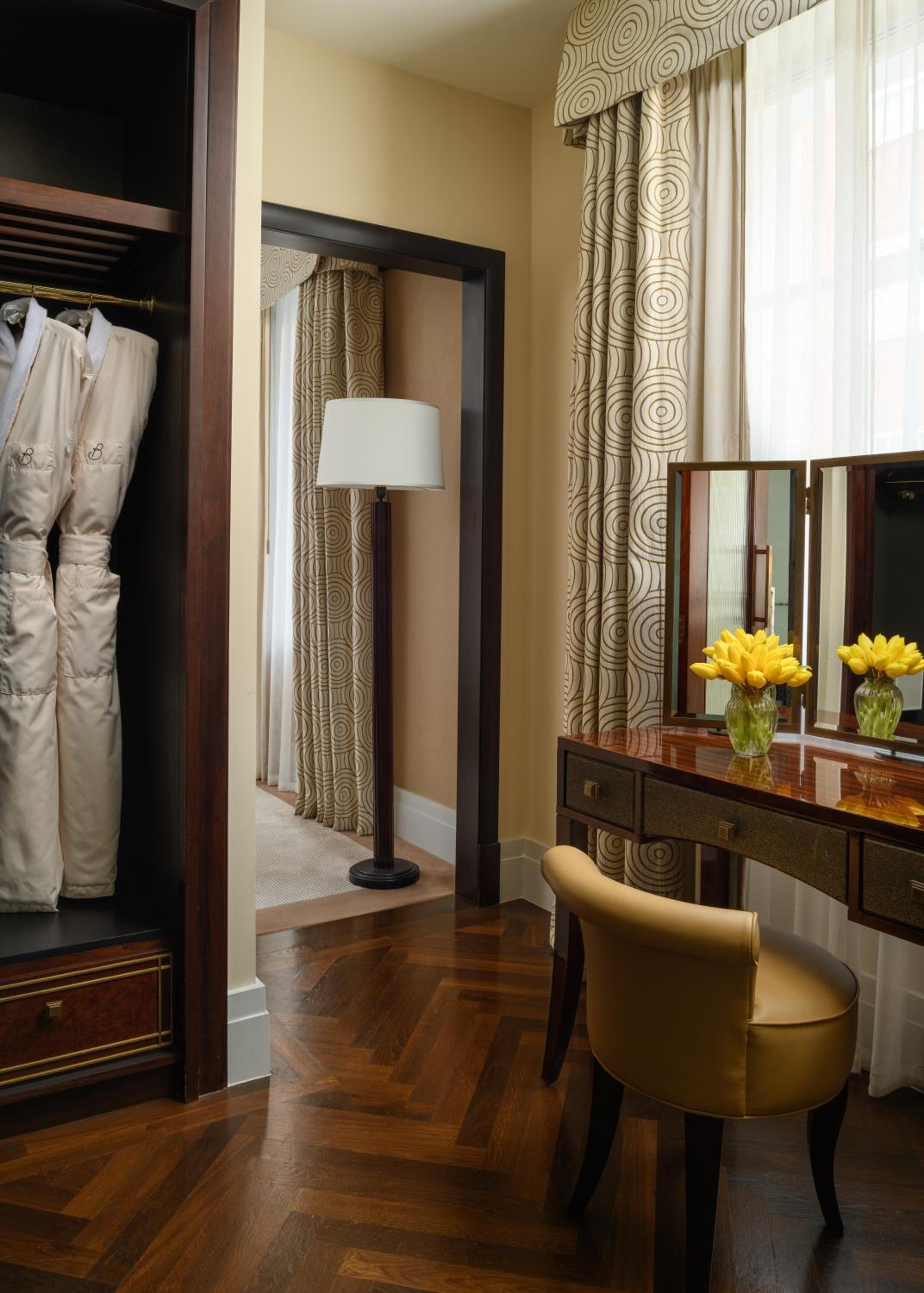 One-Bedroom Mayfair Suite
