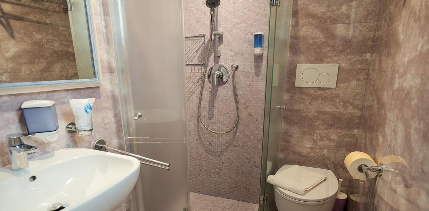 Economy Double Room - Photo 4