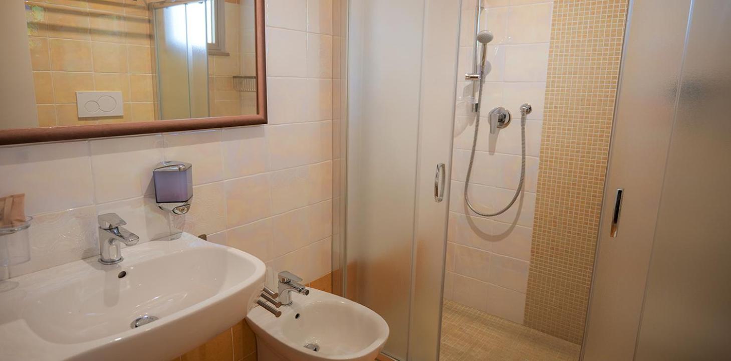 Triple Room with Balcony - Photo 6