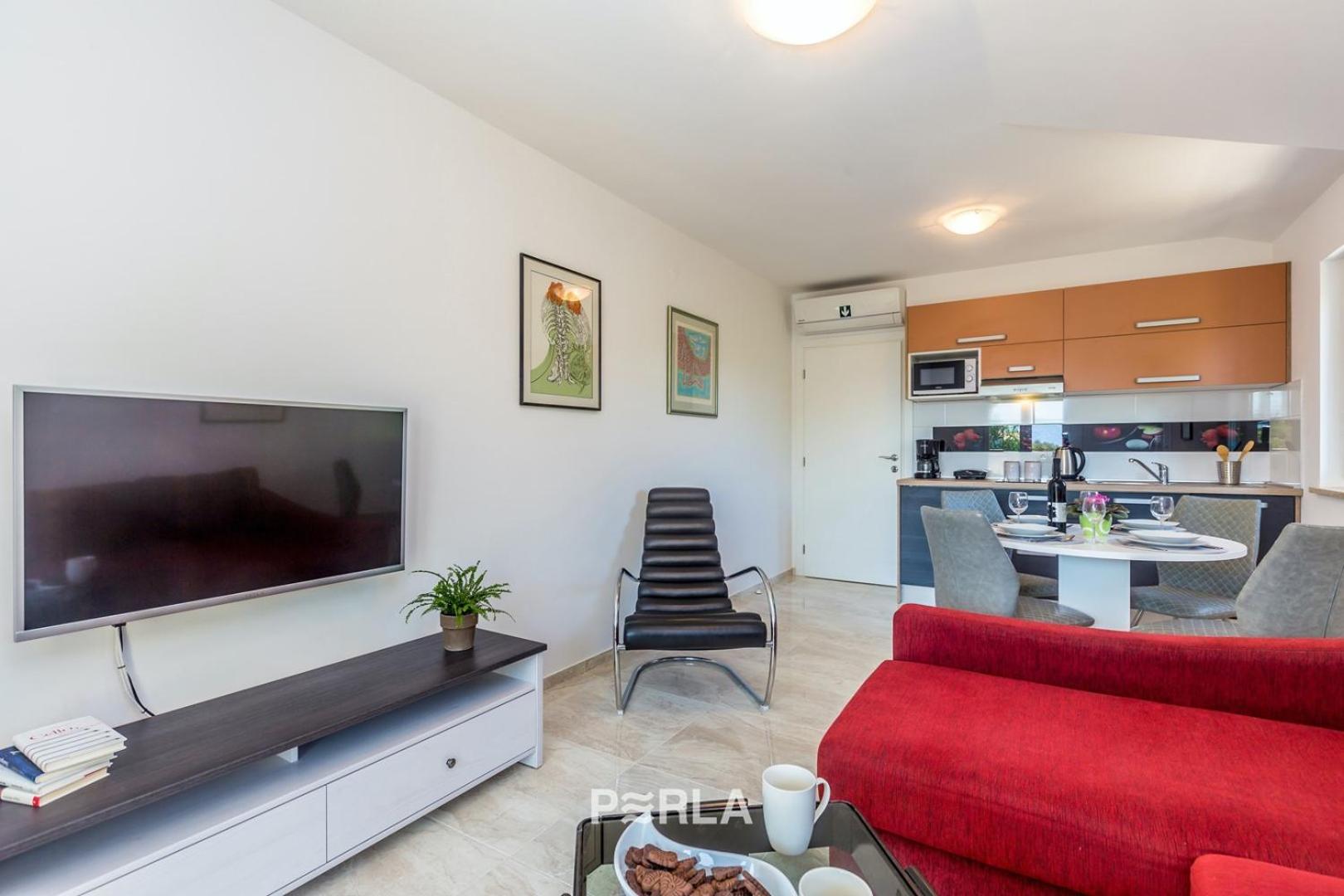 One-Bedroom Apartment photo 1